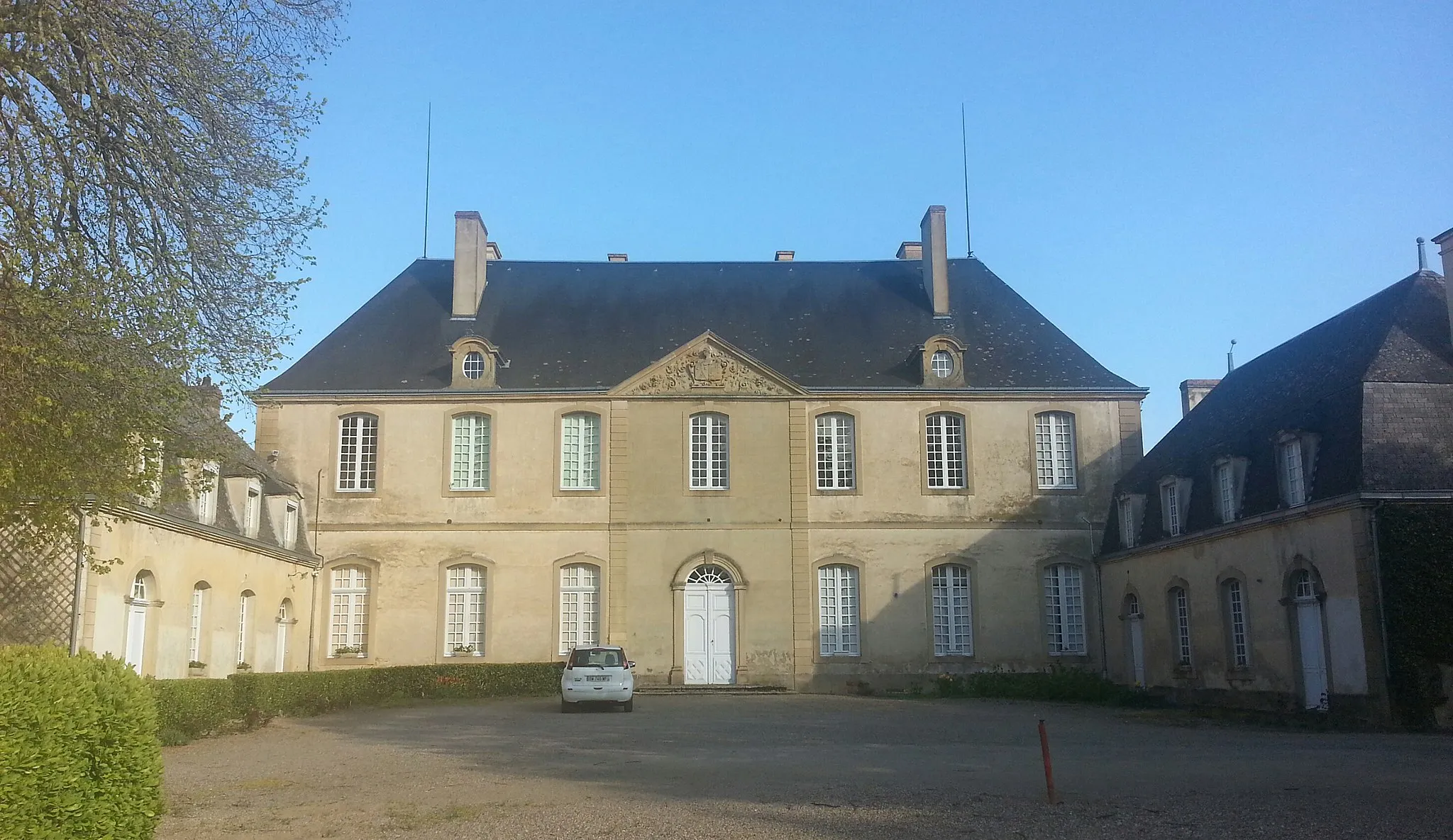 Photo showing: Château de Douzon, à Étroussat, dans l'Allier