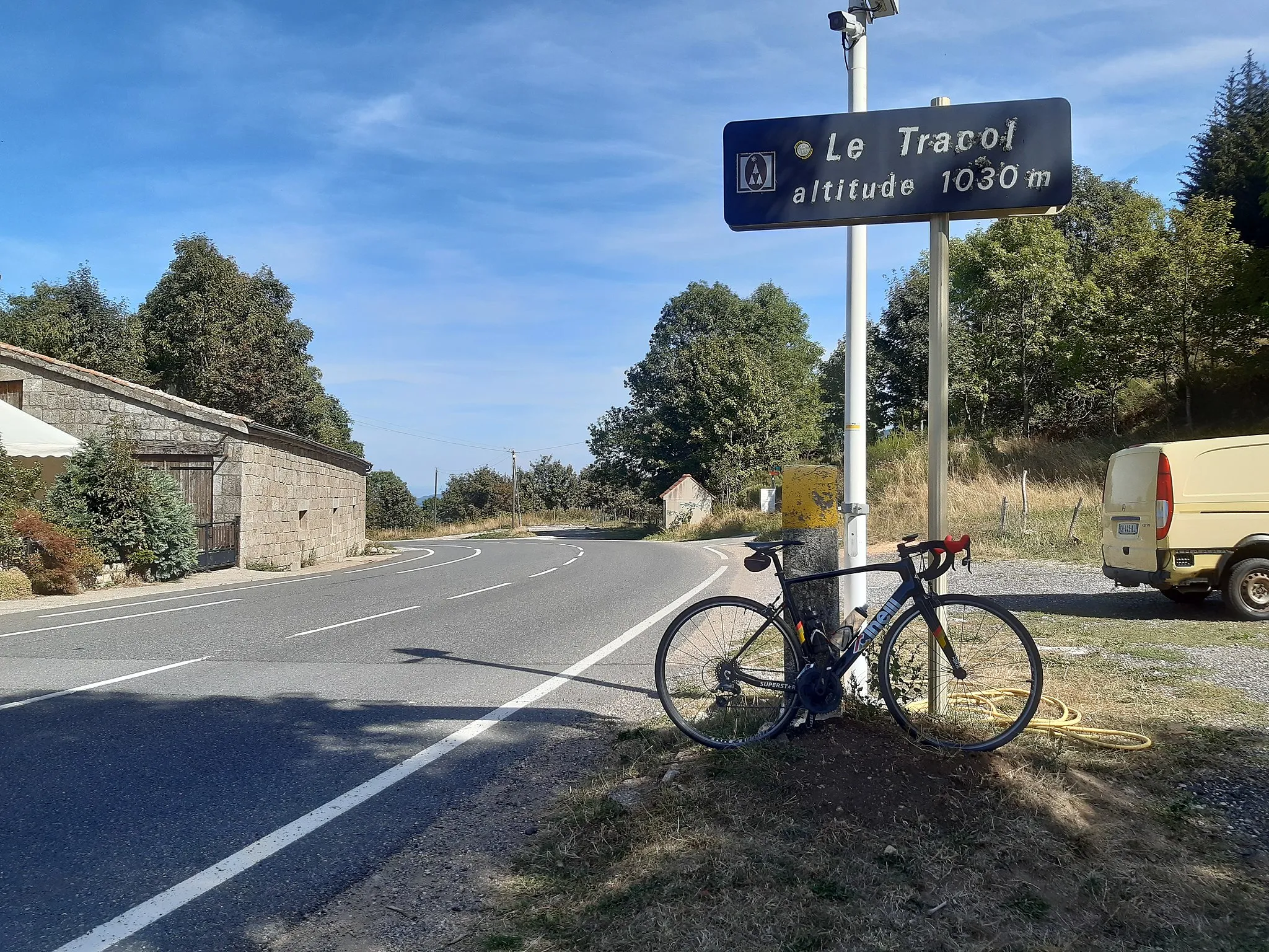 Photo showing: Vue du col du Tracol entre Riotord et Bourg-Argental