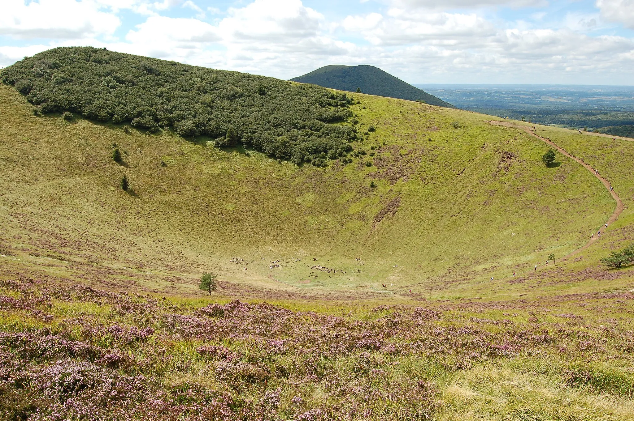 Photo showing: Vue du cratère du puy de pariou