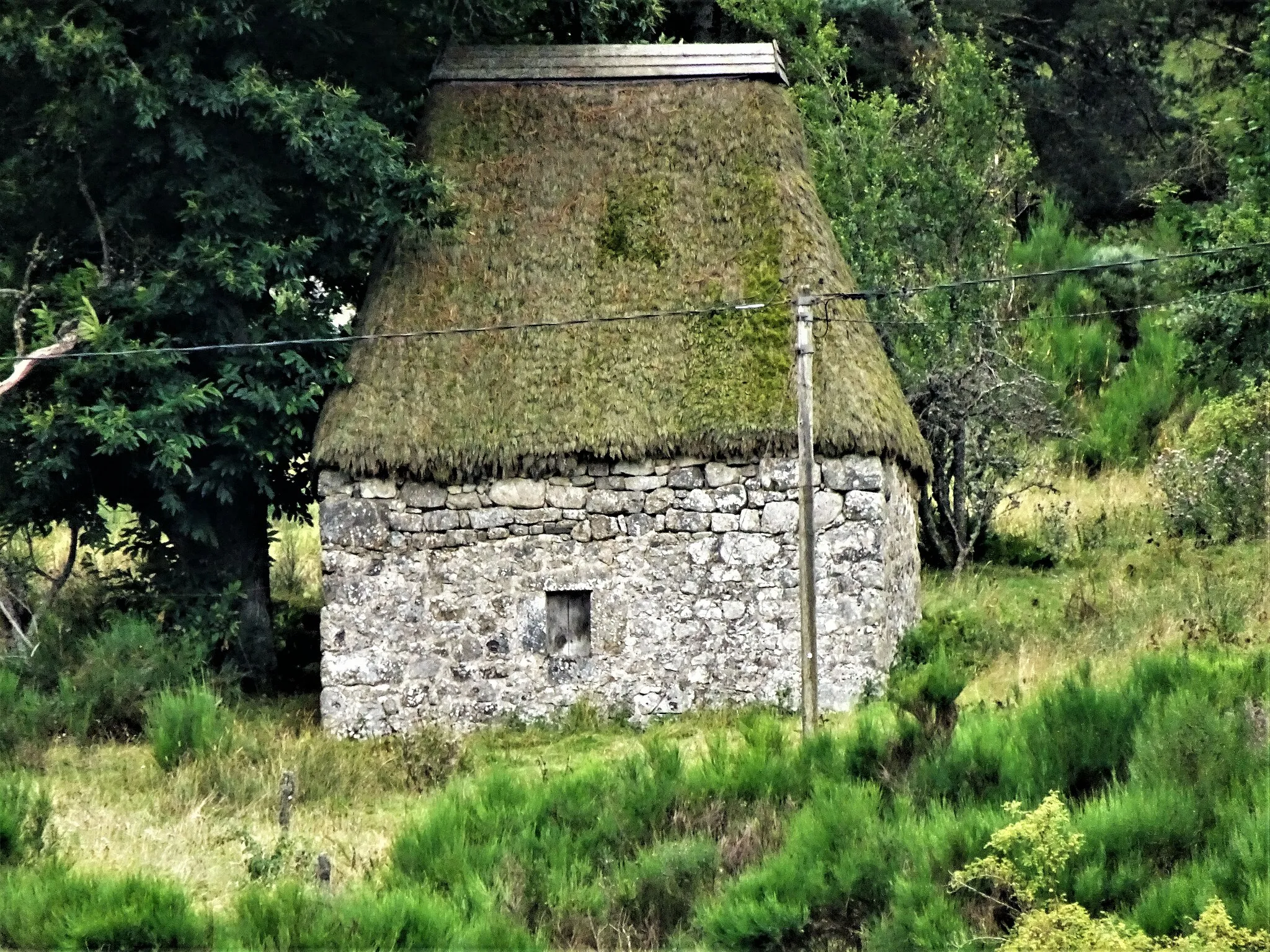 Photo showing: This building is indexed in the base Mérimée, a database of architectural heritage maintained by the French Ministry of Culture, under the reference PA07000033 .