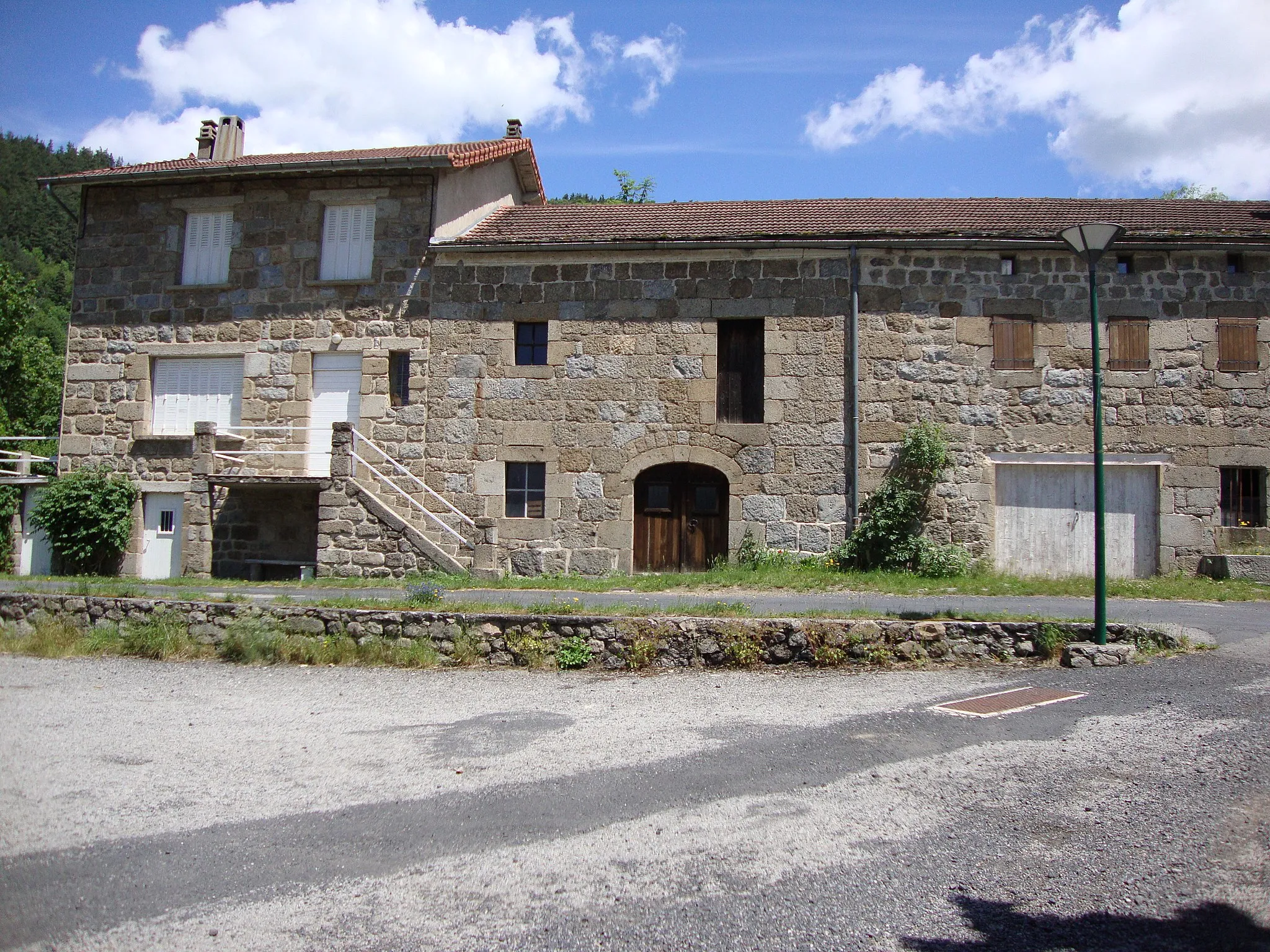 Photo showing: Intres (Ardêche, Fr) the house intended (June 2010) to become the town hall