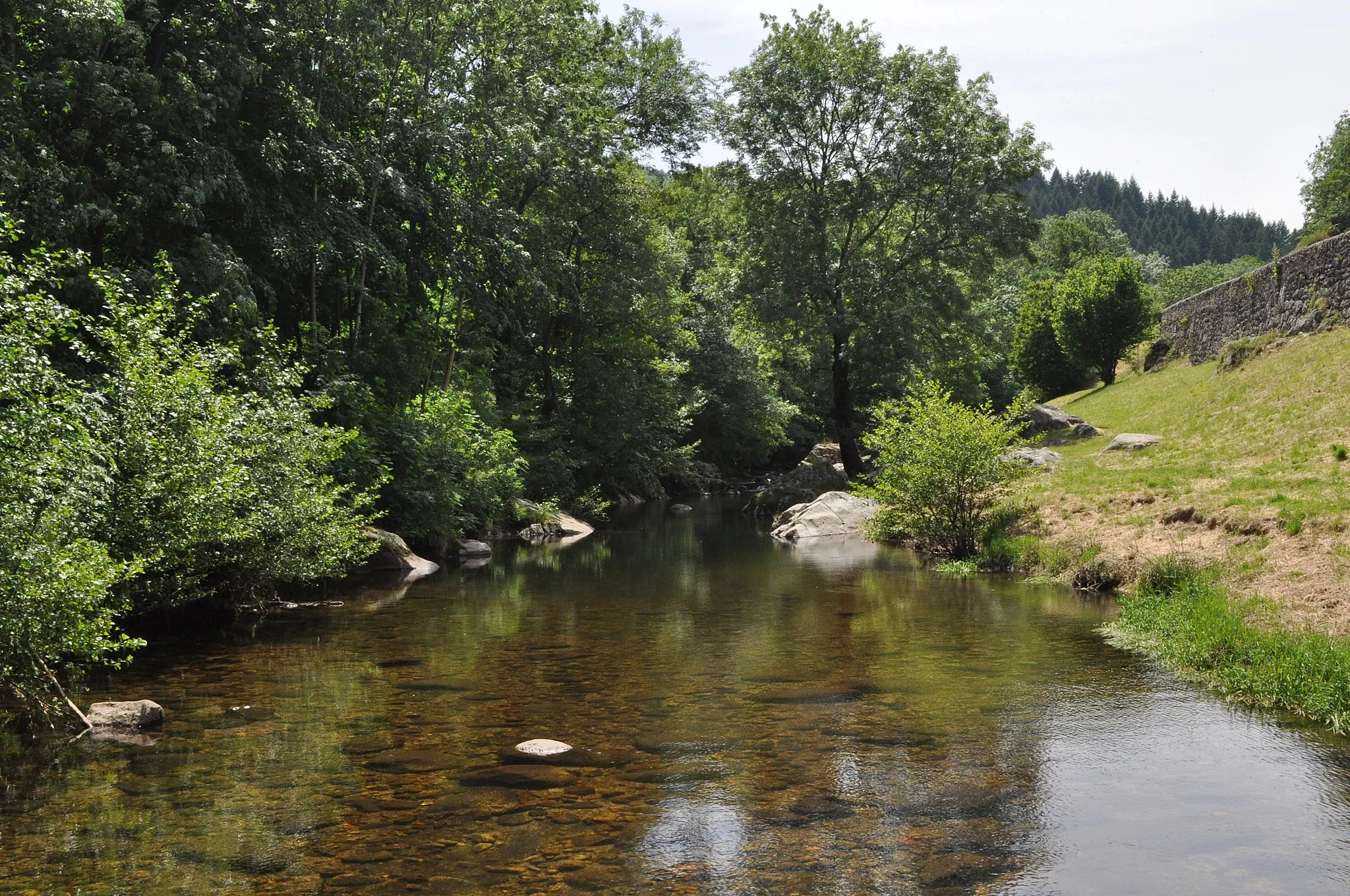 Photo showing: La rivière Glueyre à l'Ouest d'Albon-d'Ardèche, au niveau du Barry