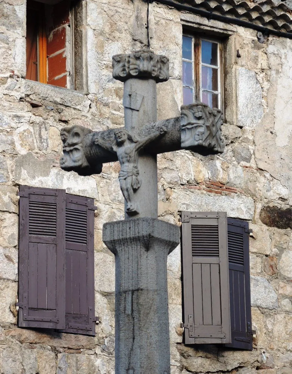 Photo showing: Vocance la croix du Pavé
