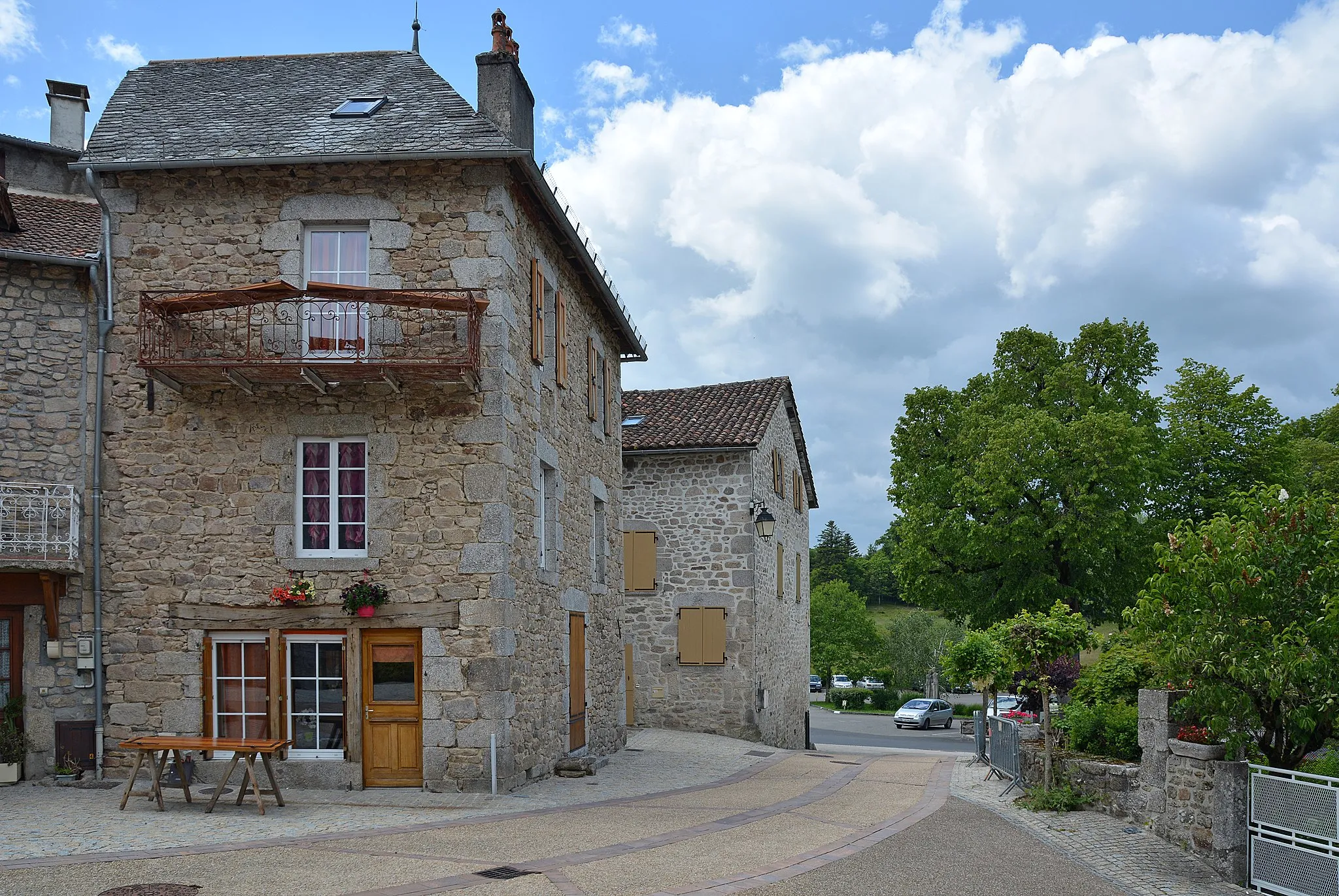 Photo showing: Houses of the village of Marcolès, Cantal, Auvergne, France