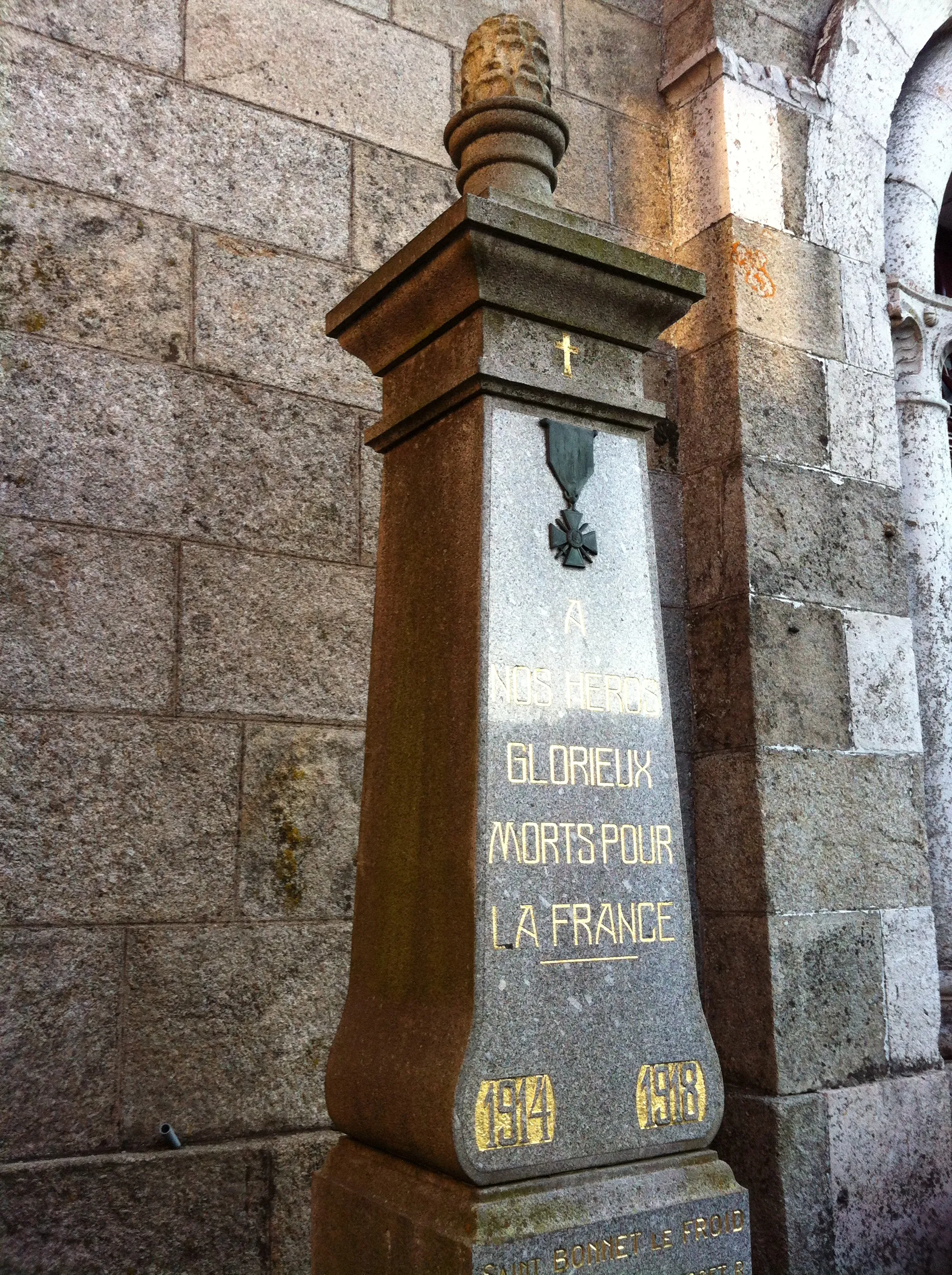 Photo showing: War memorial of Saint-Bonnet-le-Froid.