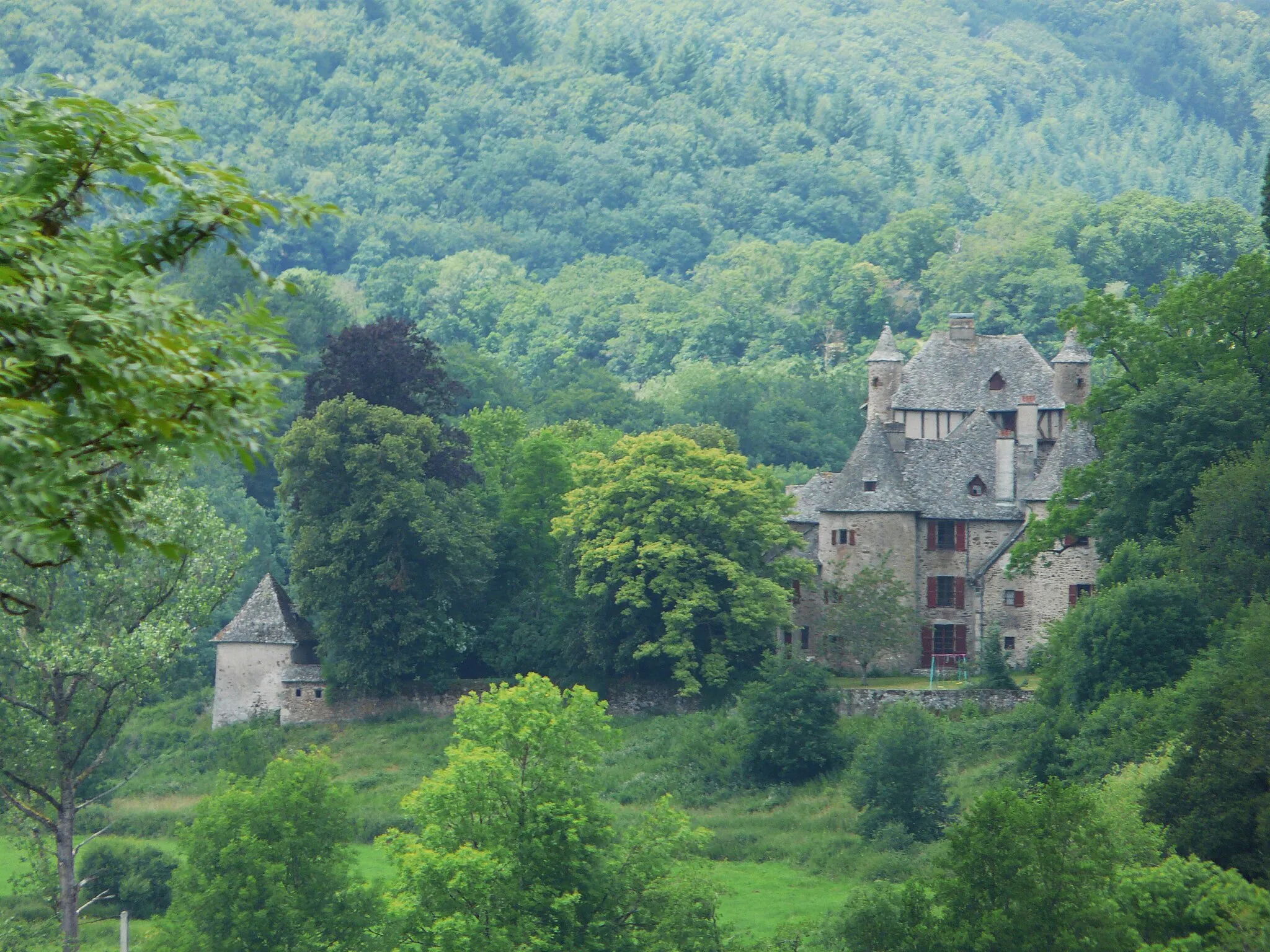 Photo showing: Le château de Veyrières, Sansac-de-Marmiesse, Cantal, France.