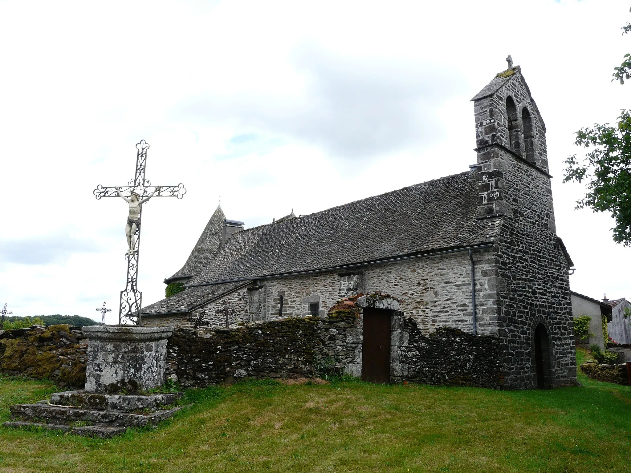 Photo showing: L'église de la Salvetat, Saint-Mamet-la-Salvetat, Cantal, France.