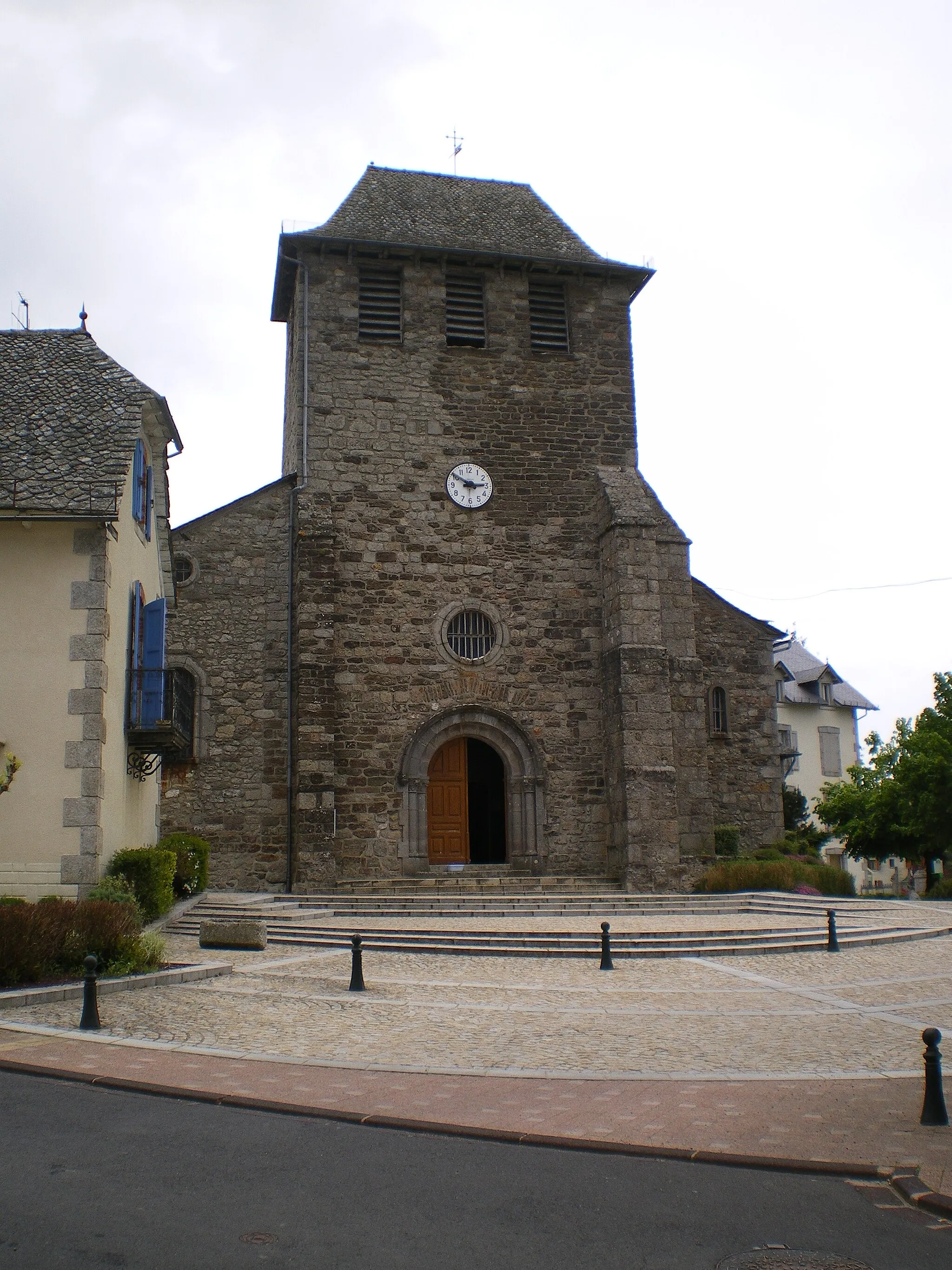 Photo showing: Saint-Mamet church, Cantal, France