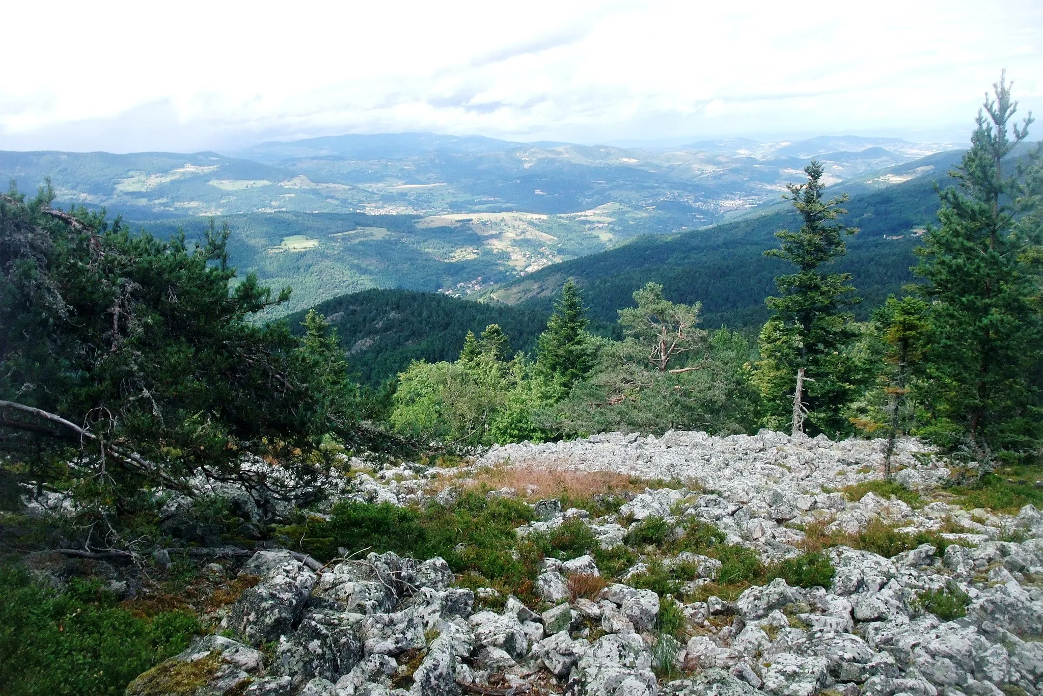 Photo showing: Vocance vue du Chirat blanc