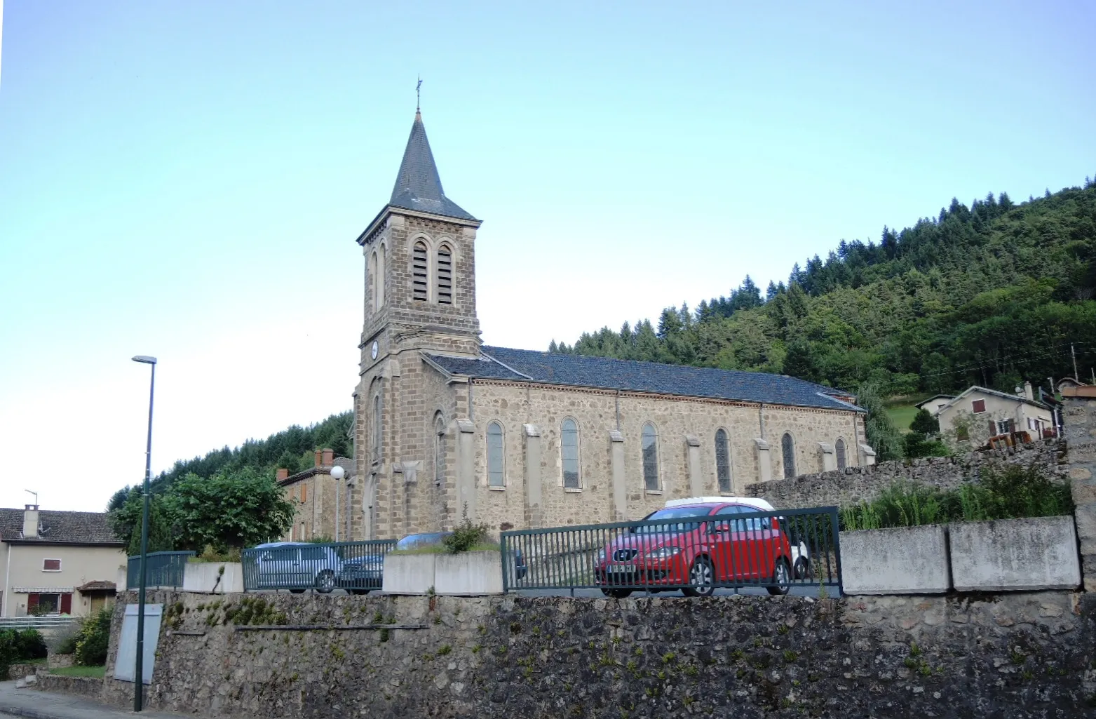 Photo showing: Vocance église côté