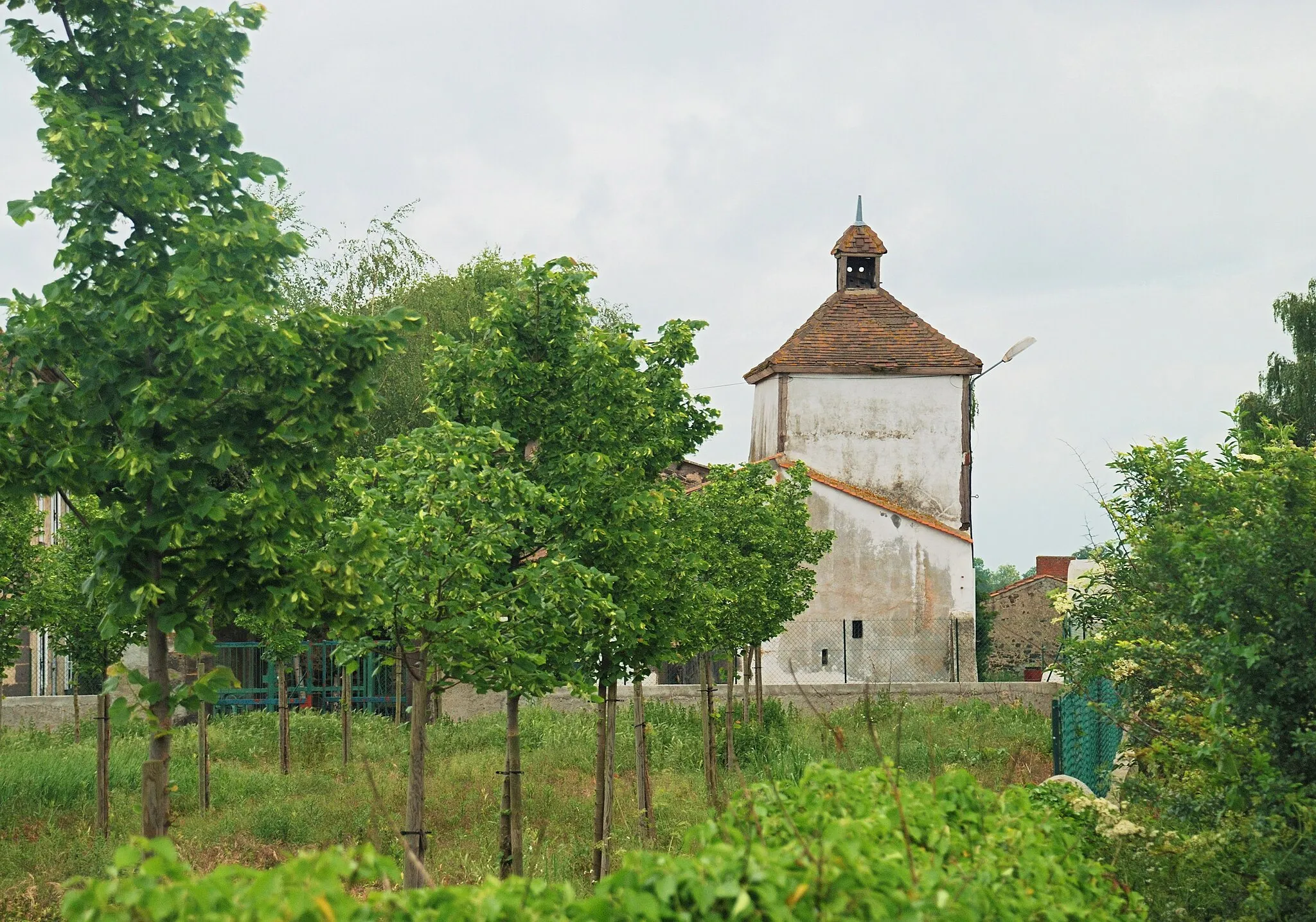 Photo showing: Dovecote (Saint-Beauzire, Puy-de-Dôme, France).