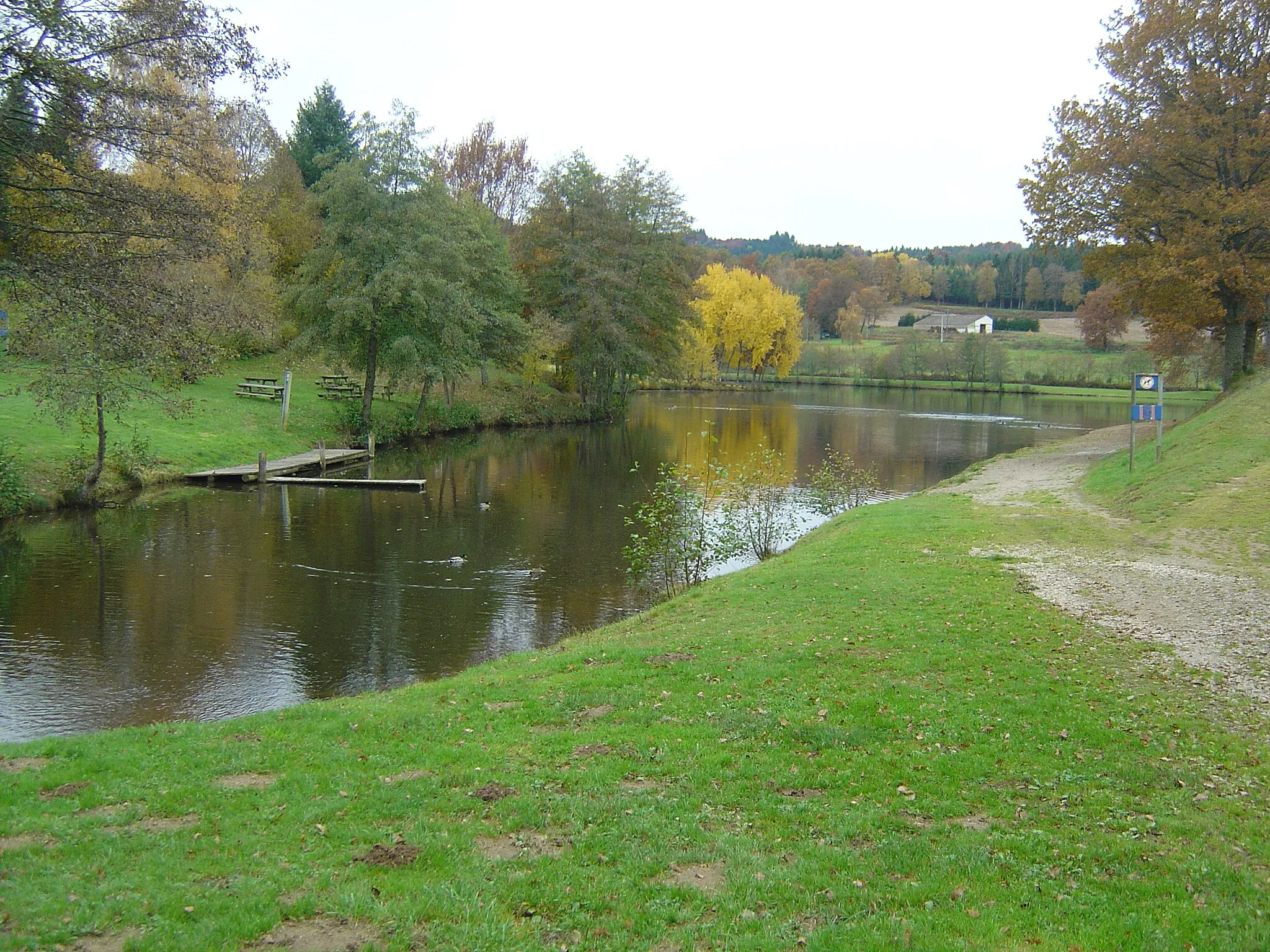 Photo showing: Plan d'eau de Cunlhat (Puy-de-Dôme; 63; Livradois)