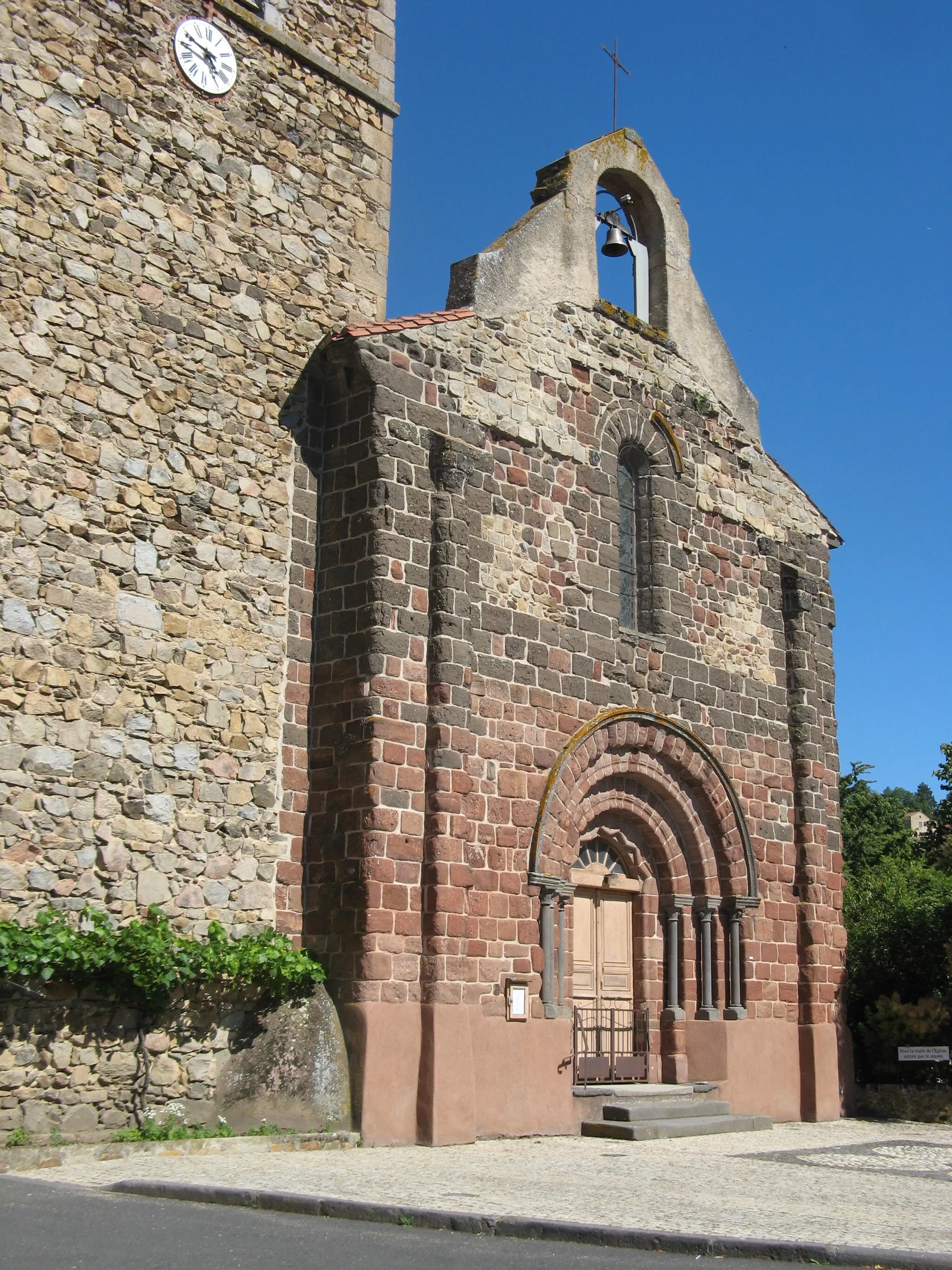 Photo showing: Vieille-Brioude, église Sainte-Anne, façade