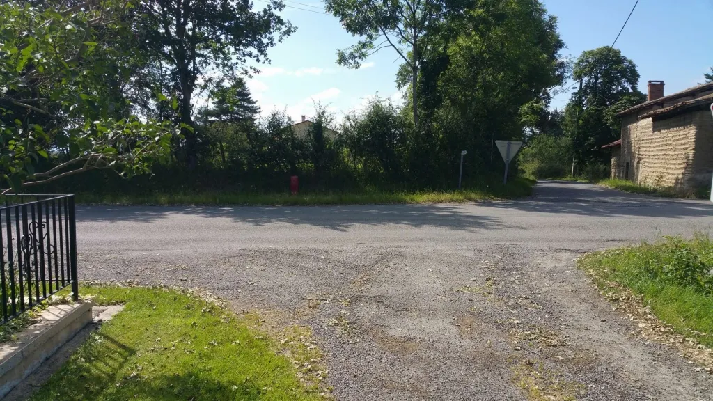 Photo showing: This fire-fighting facility can be inspected and edited within OsmHydrant (show).

English | français | +/−