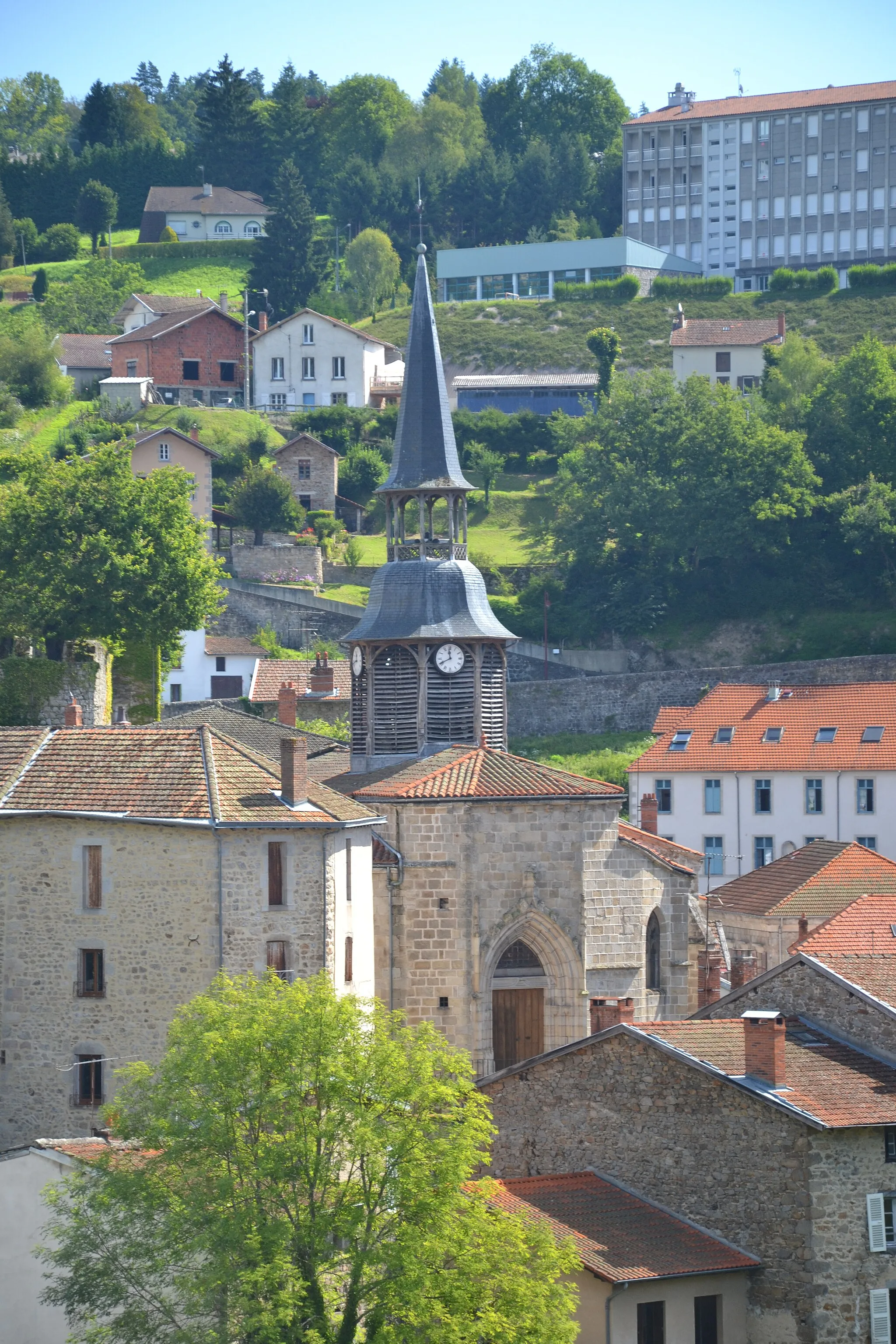 Photo showing: vue sur le village d'Olliergues