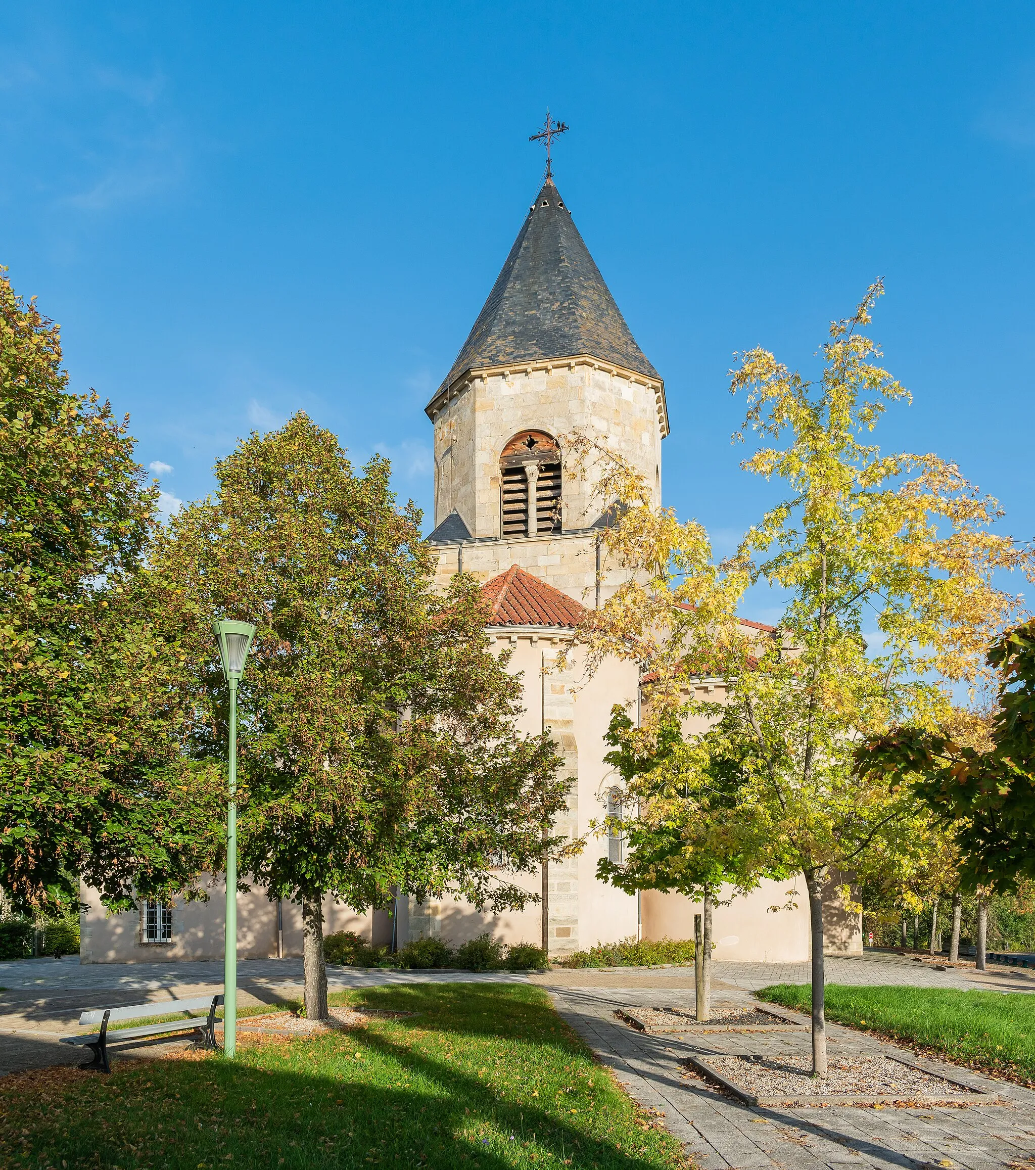 Photo showing: Translation of Saint Martin church in Crevant-Laveine, Puy-de-Dôme, France