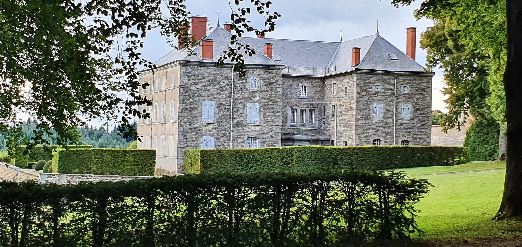 Photo showing: This building is indexed in the base Mérimée, a database of architectural heritage maintained by the French Ministry of Culture, under the reference PA00092114 .