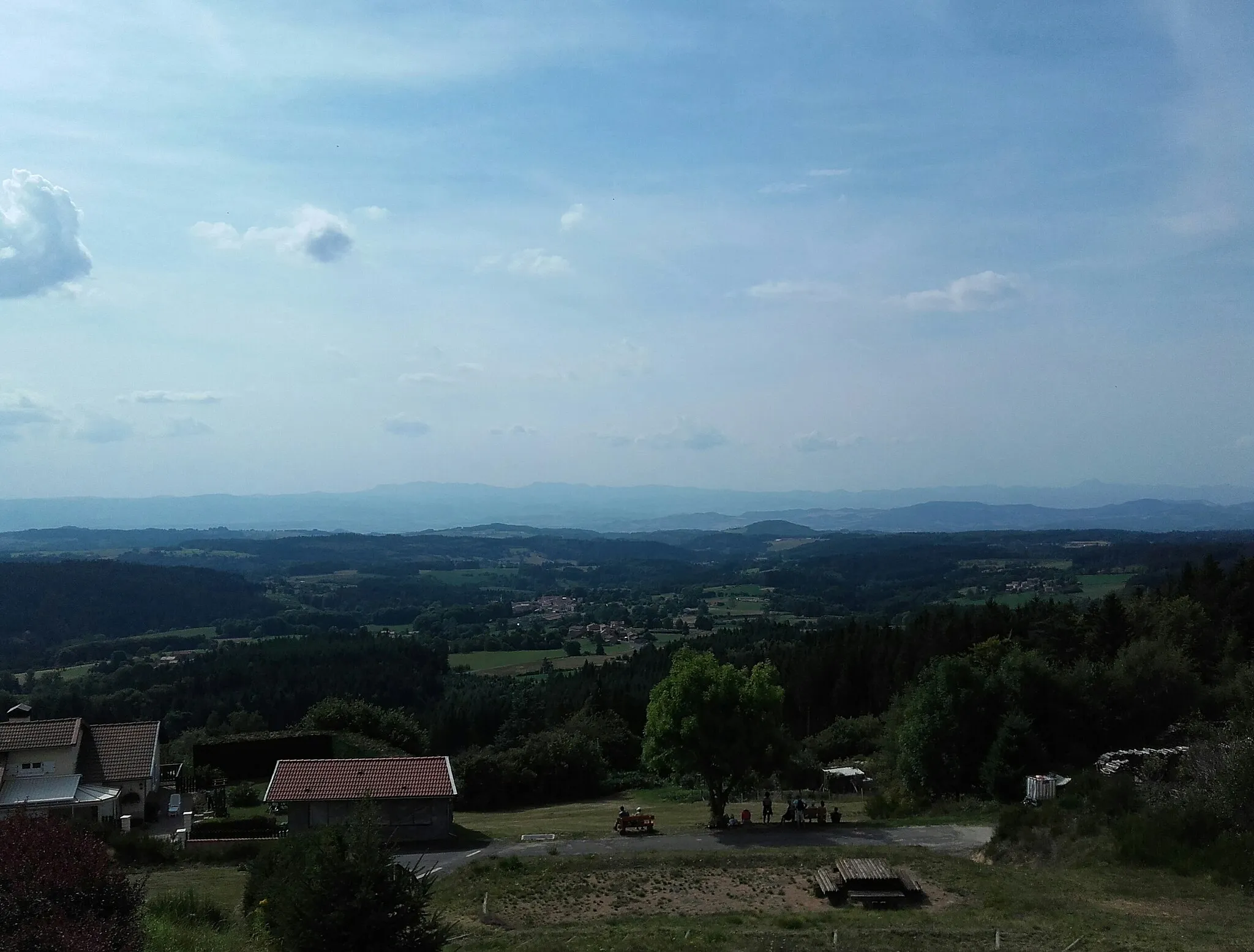 Photo showing: Vue depuis le belvédere Les Deux Frères, Echandelys - Puy de Dôme, France