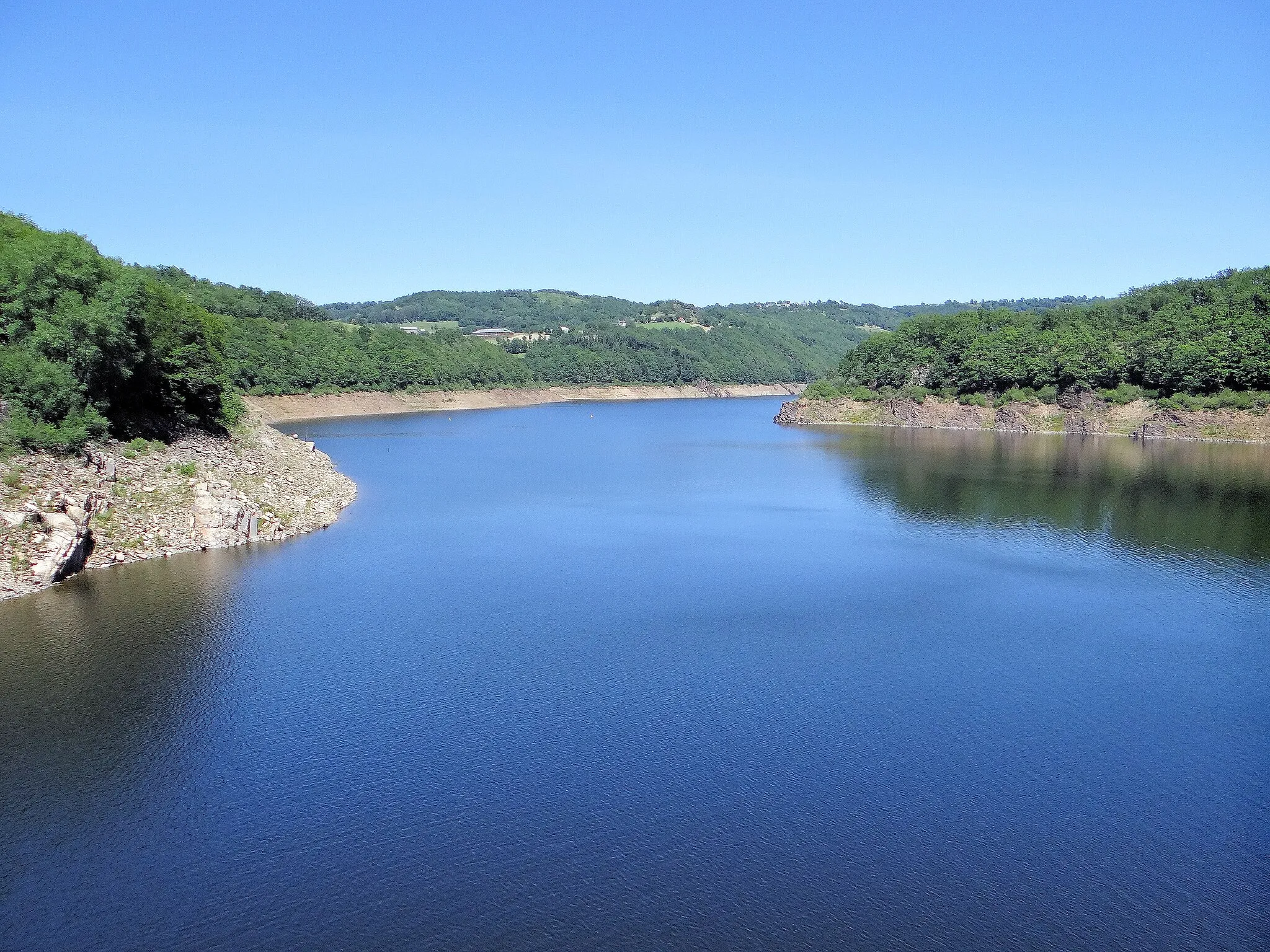Photo showing: Barrage de Sarrans - Lac de retenue vu du barrage