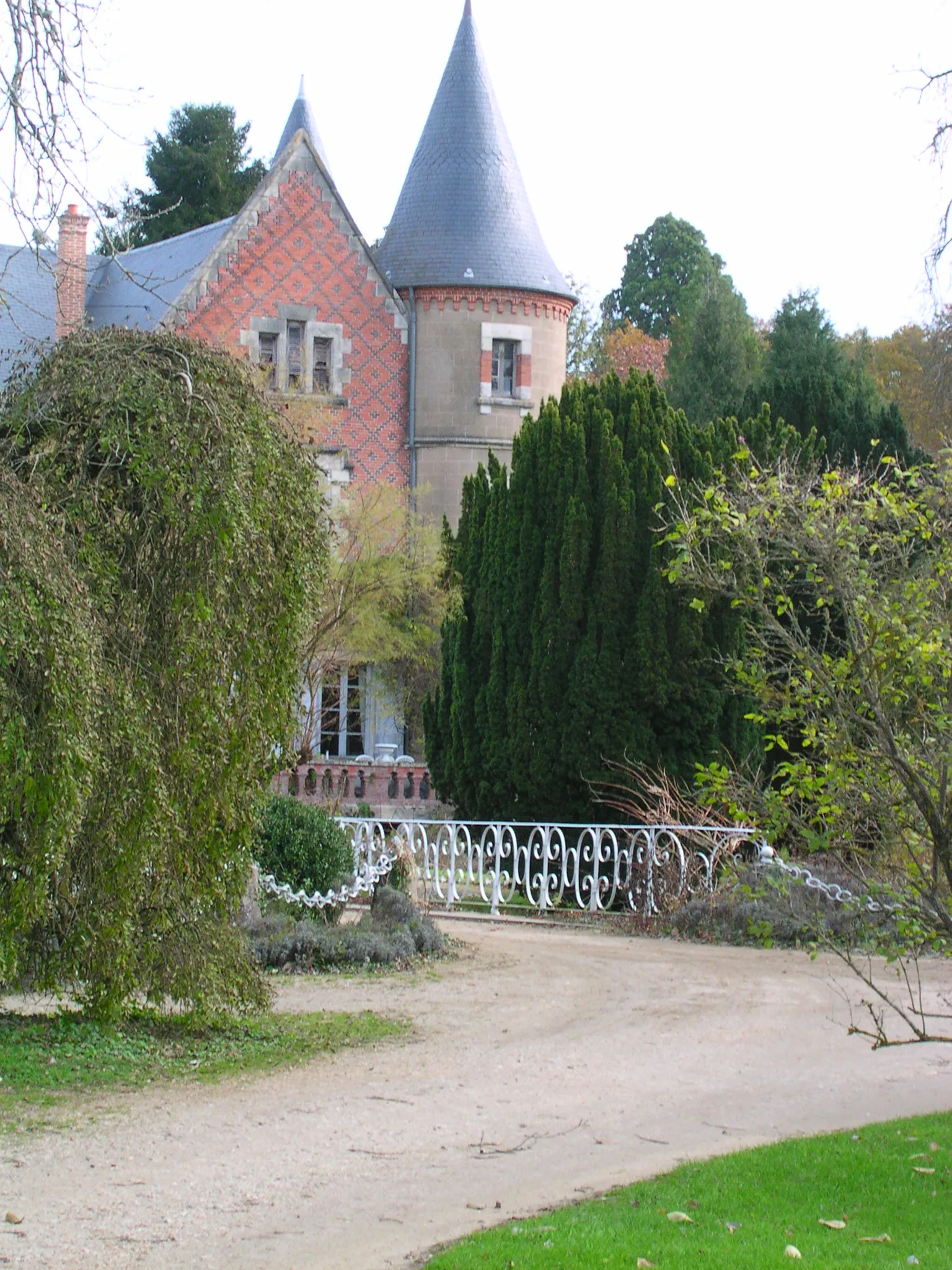 Photo showing: château Arboretum de Balaine (VILLENEUVE-sur-ALLIER,FR03)
