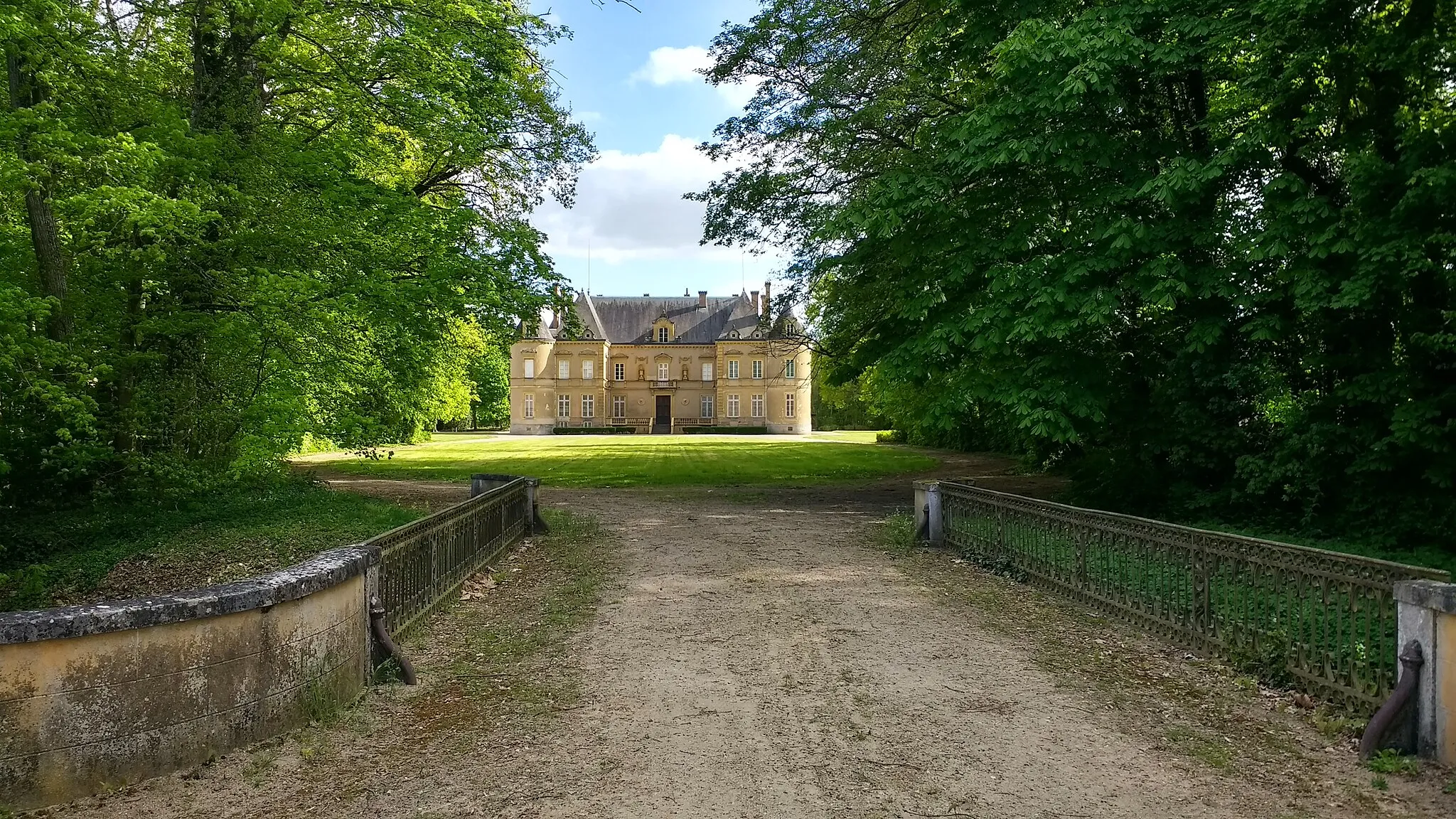 Photo showing: photo du château de Beaulon (03230)