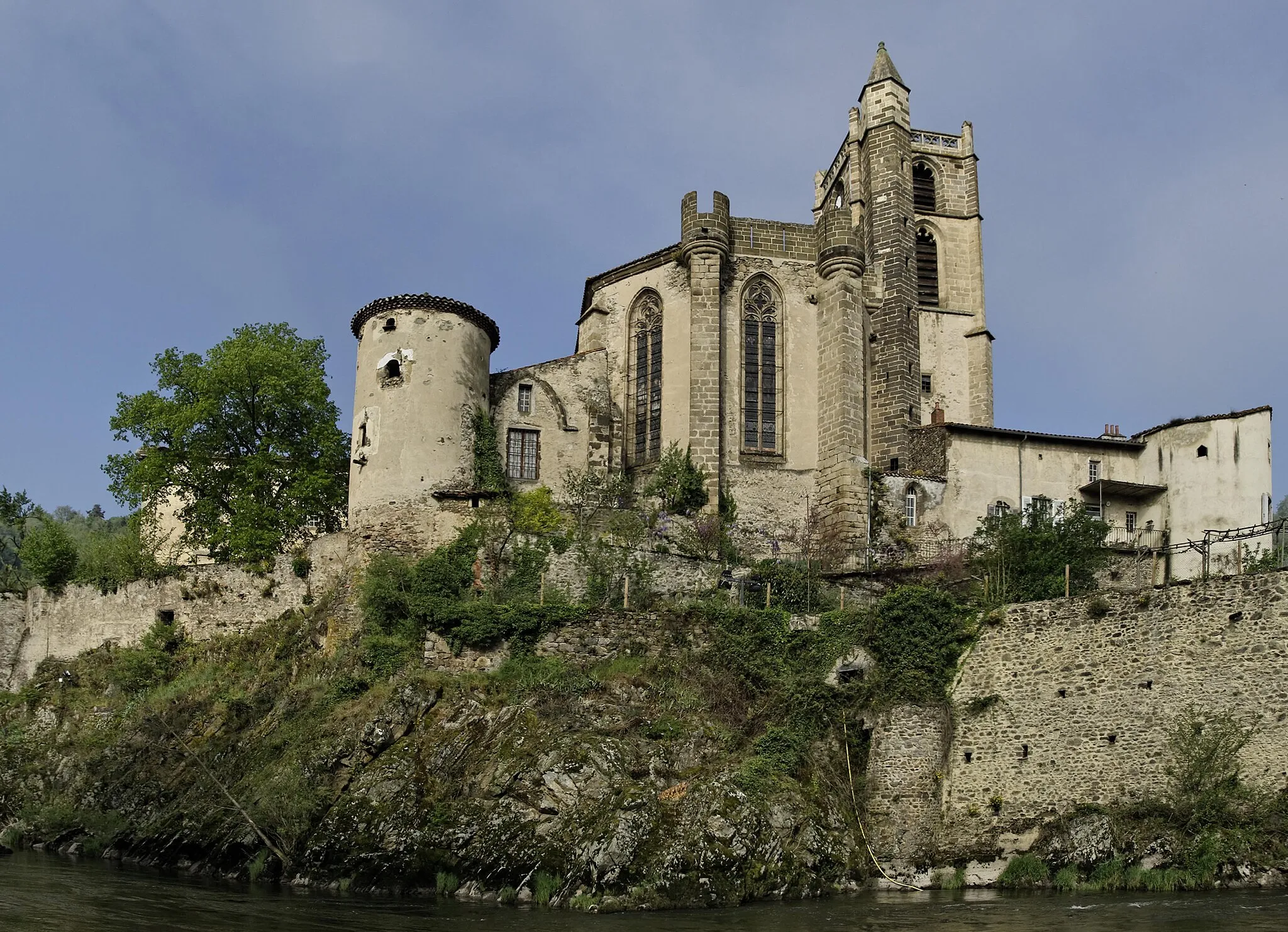 Photo showing: This building is en partie classé, en partie inscrit au titre des monuments historiques de la France. It is indexed in the base Mérimée, a database of architectural heritage maintained by the French Ministry of Culture, under the reference PA00092689 .