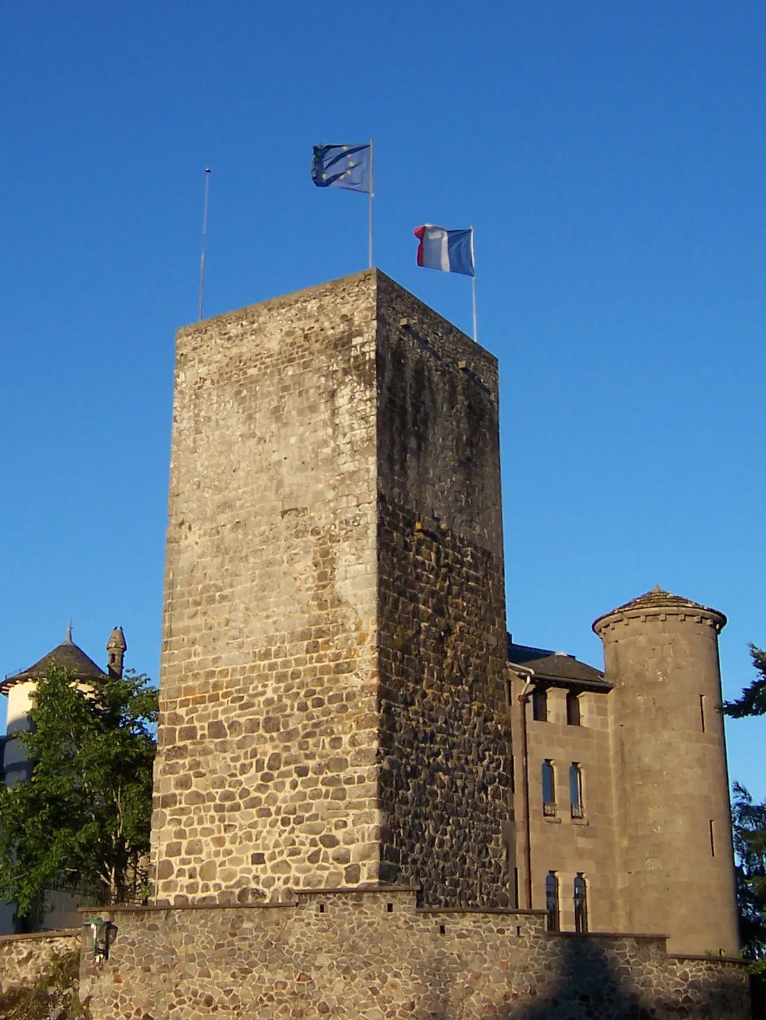Photo showing: The oldest part of the Saint-Etienne castle of Aurillac (Cantal)