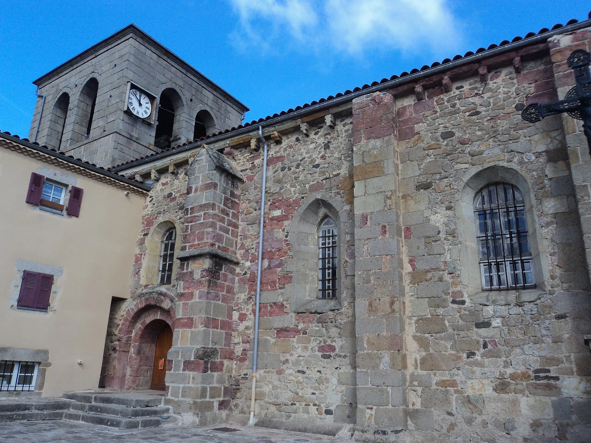 Photo showing: DescriptionEglise Saint-Pierre d'Isserteaux.JPG

Église Saint Pierre
Date

22 September 2011
Source

Photo personnelle de Chcoumoune
Author

Chcoumoune
Permission (Reusing this file)

Public domainPublic domainfalsefalse

This work has been released into the public domain by its author, Chcoumoune. This applies worldwide. In some countries this may not be legally possible; if so: Chcoumoune grants anyone the right to use this work for any purpose, without any conditions, unless such conditions are required by law.
Public domainPublic domainfalsefalse