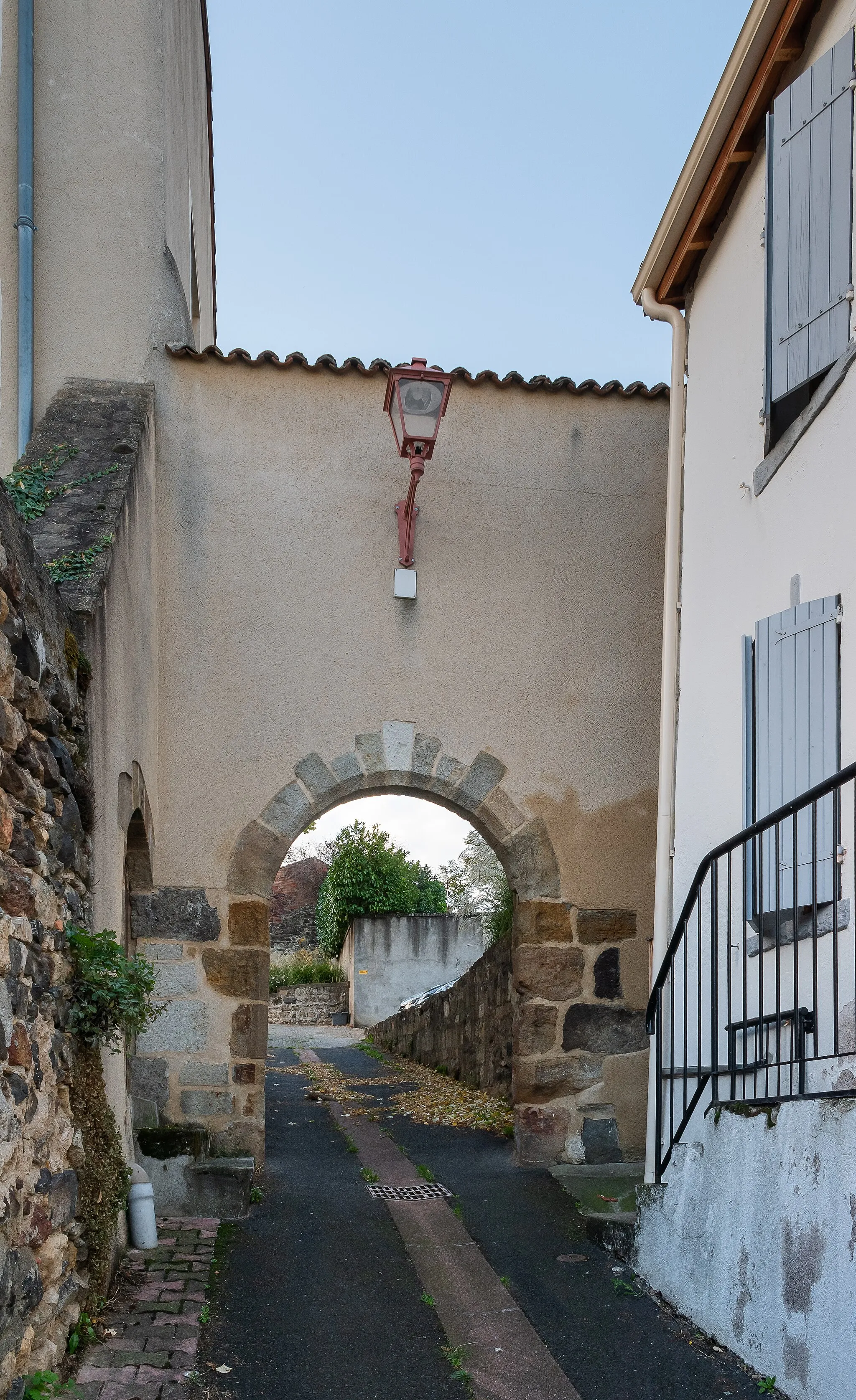 Photo showing: Gate in Saint-Georges-sur-Allier, Puy-de-Dôme, France