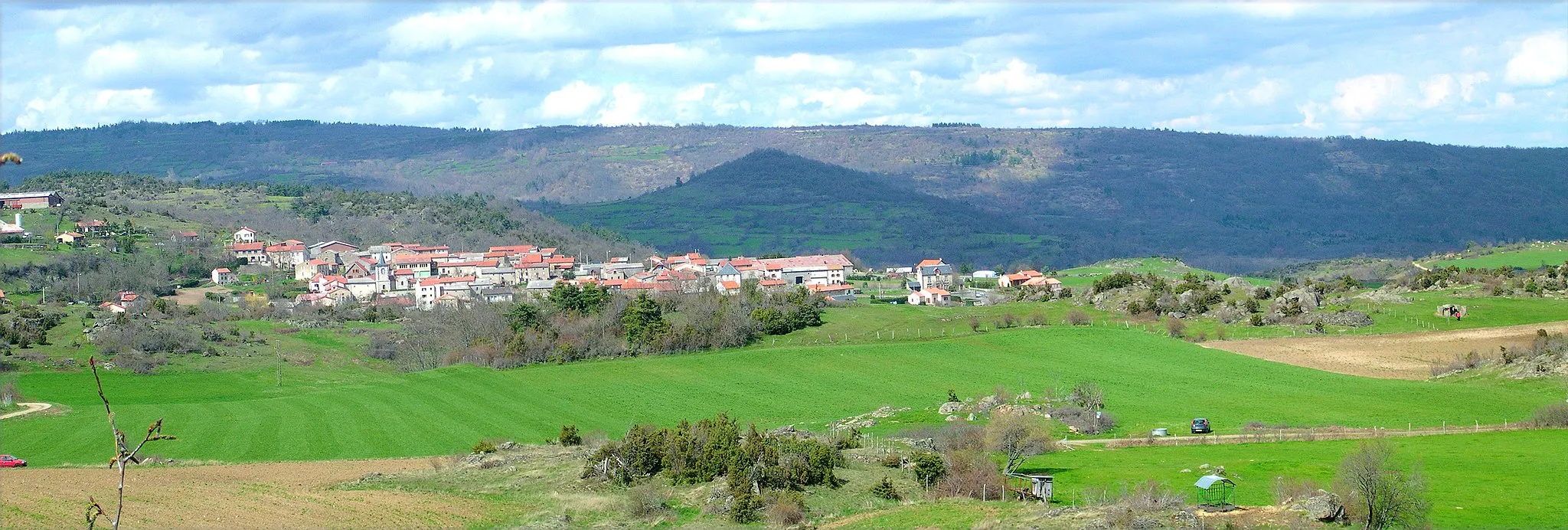 Photo showing: Village of Cournols(Auvergne France). The picture was made with three photographies using Panorama Maker software.