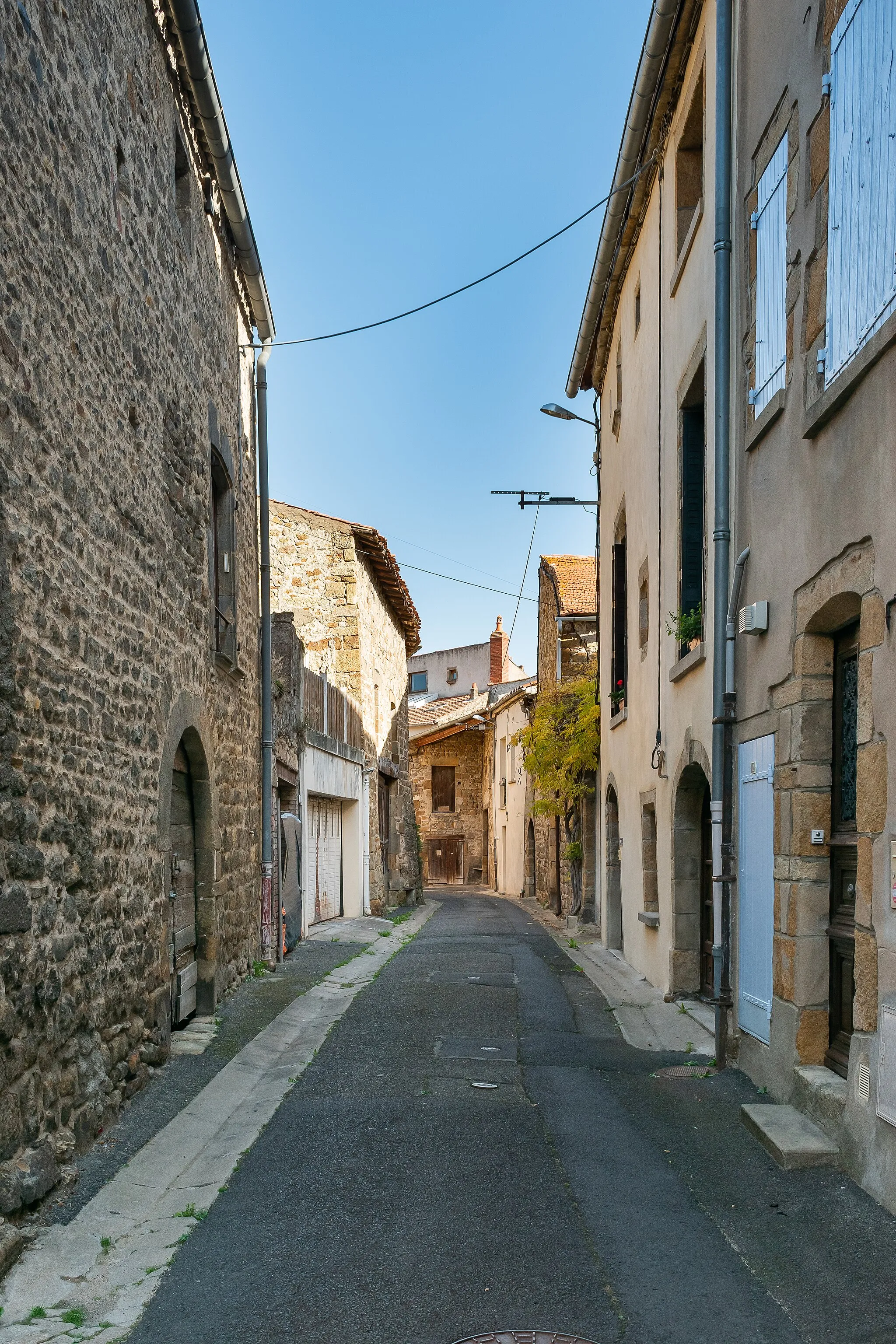 Photo showing: Rue des Rampeaux in Vic-le-Comte, Puy-de-Dôme, France