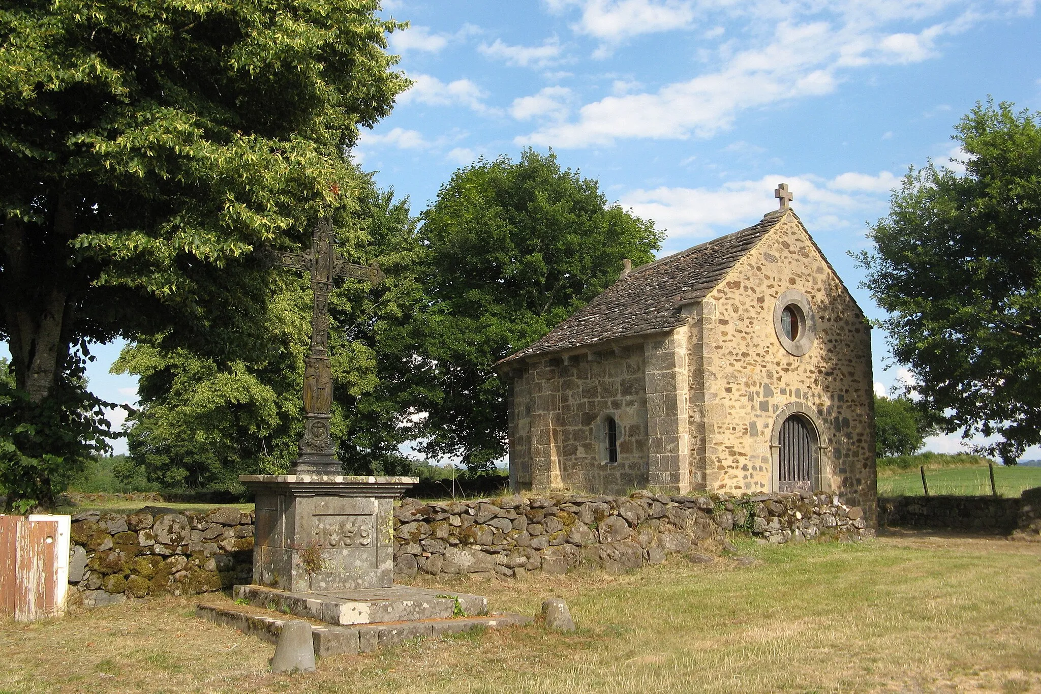 Photo showing: Sourniac, chapelle Saint-Amand, ancienne église paroissiale.