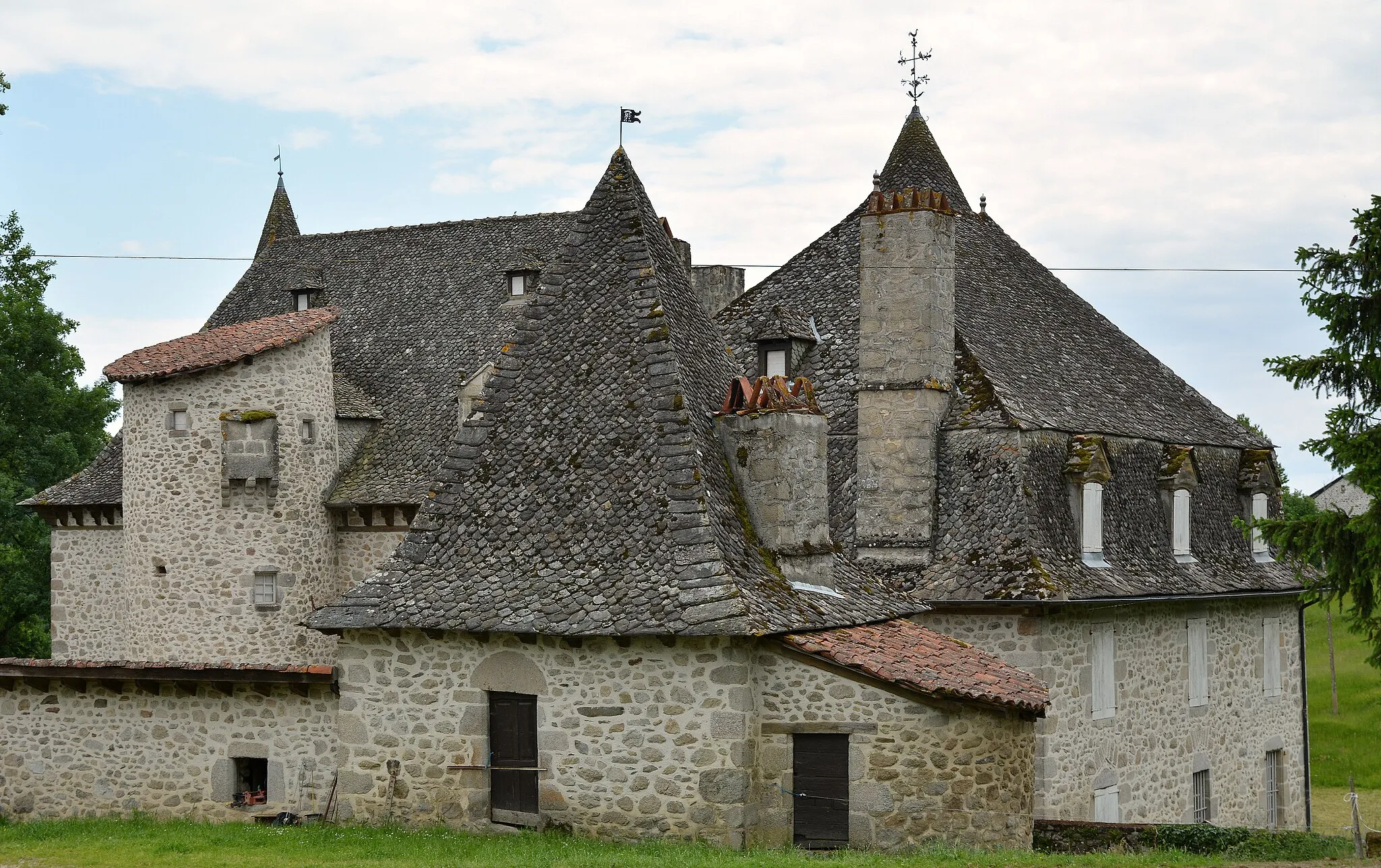 Photo showing: Château d'Entraygues, Cantal Auvergne, France