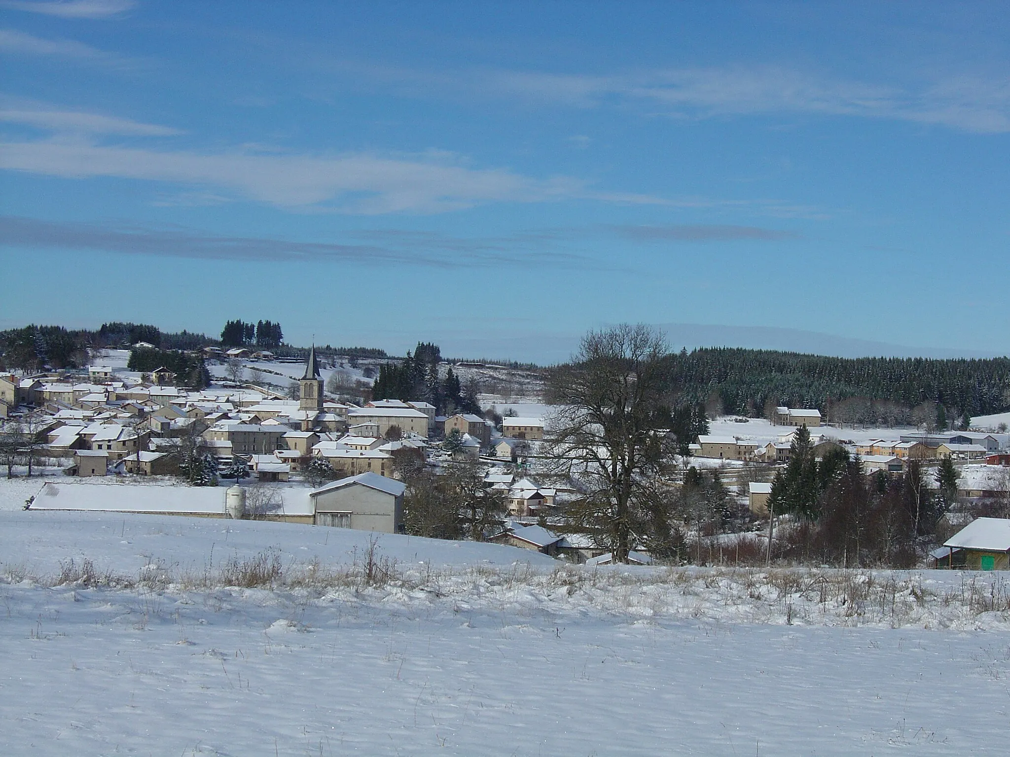 Photo showing: Vue générale de Saint-Germain l'Herm (Auvergne, 63, Livradois)