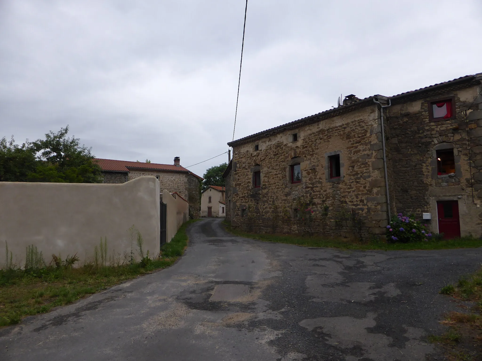 Photo showing: Rue à Fayet-le-Château, dans le Puy-de-Dôme.