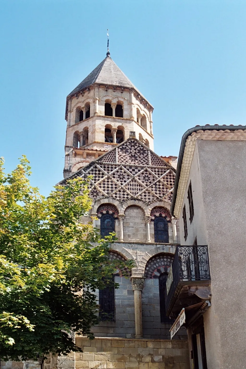 Photo showing: France - Auvergne - Église Saint-Julien de Chauriat
