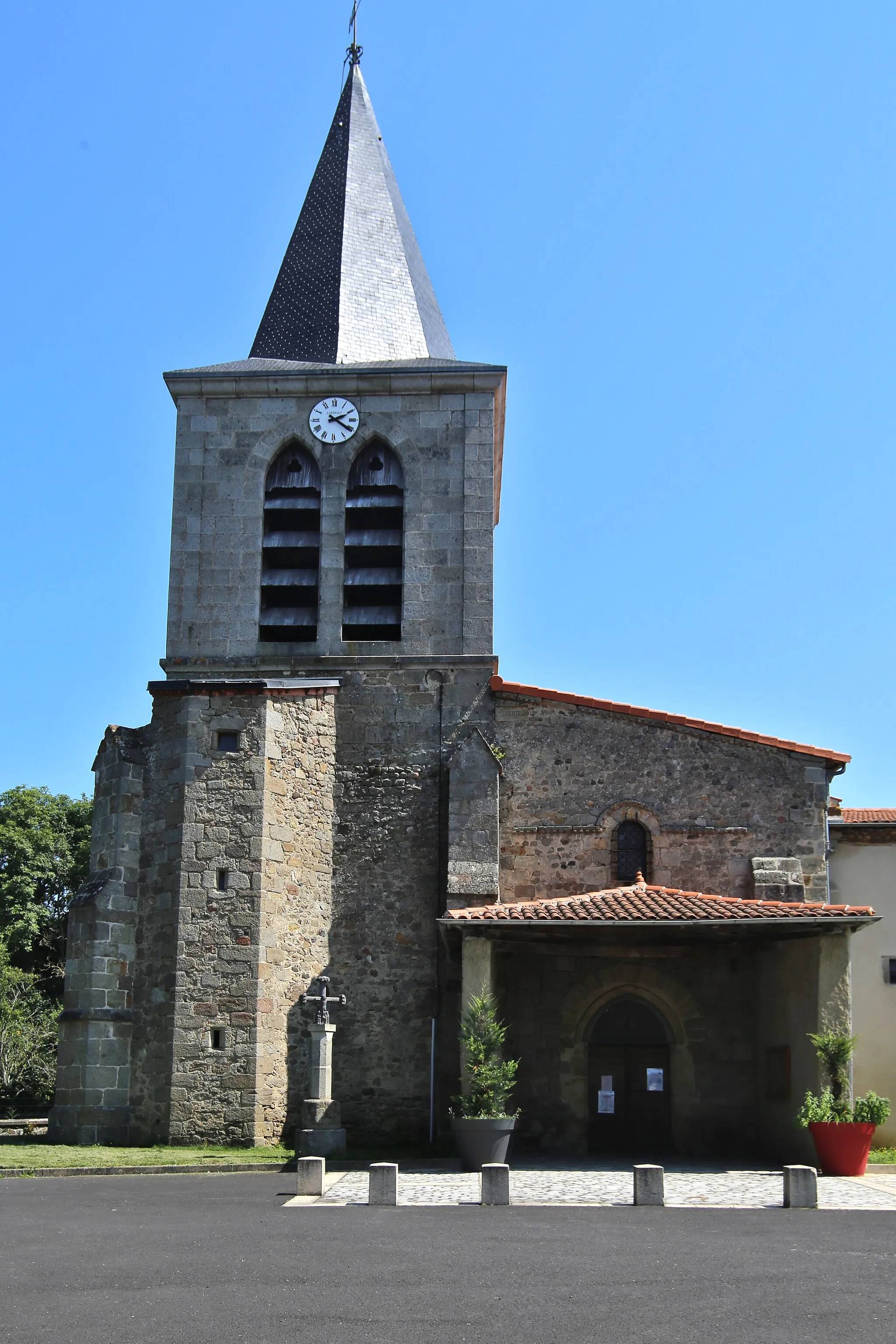 Photo showing: Église Saint-Saturnin de Trézioux.