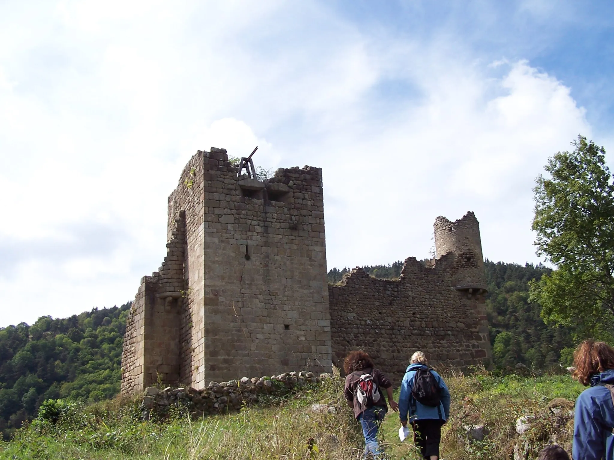 Photo showing: Arrivé sur le site du château de Carry, à Grazac en Haute-Loire (43).