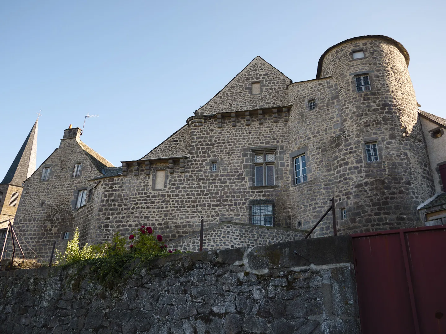 Photo showing: Castle of the Bailli in Besse-et-Saint-Anastaise (Puy-de-Dôme, France), 15th century