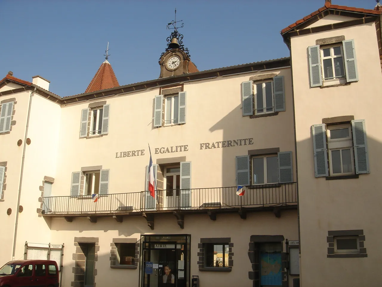 Photo showing: Hôtel-de-ville de Cournon d'Auvergne