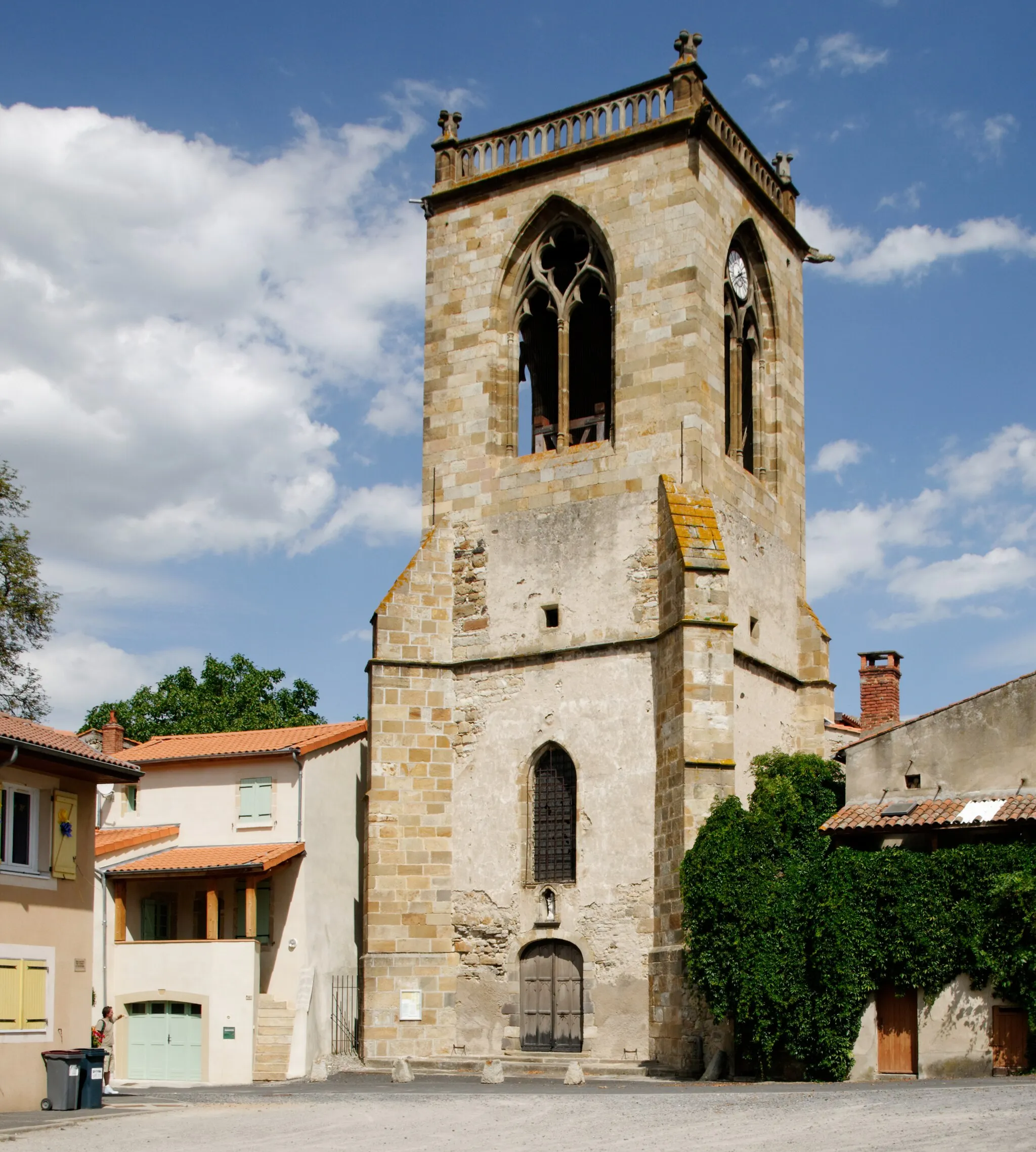 Photo showing: This building is en partie classé, en partie inscrit au titre des monuments historiques de la France. It is indexed in the base Mérimée, a database of architectural heritage maintained by the French Ministry of Culture, under the reference PA00091878 .