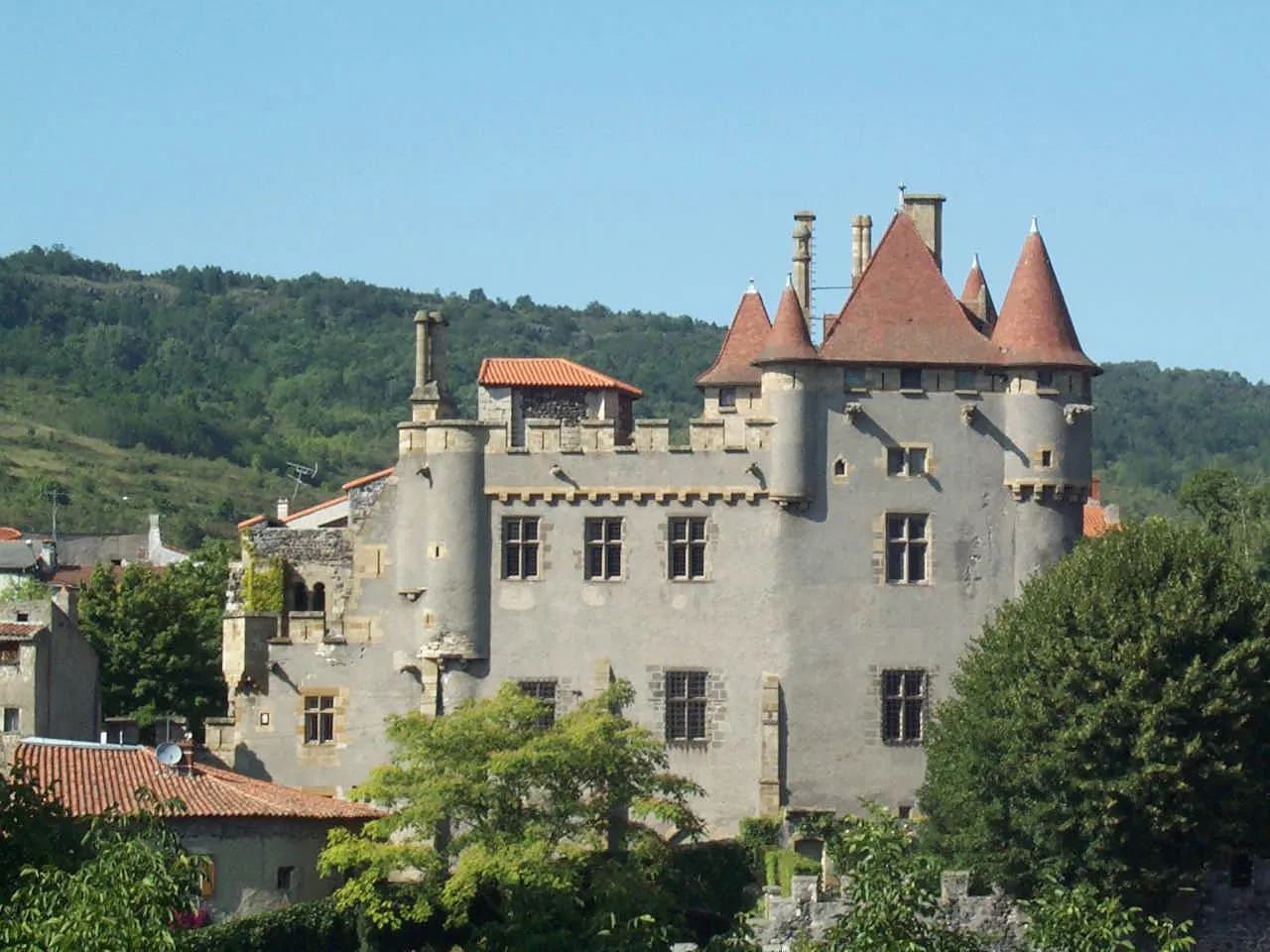 Photo showing: Vue de Murol en Saint Amant facade Sud