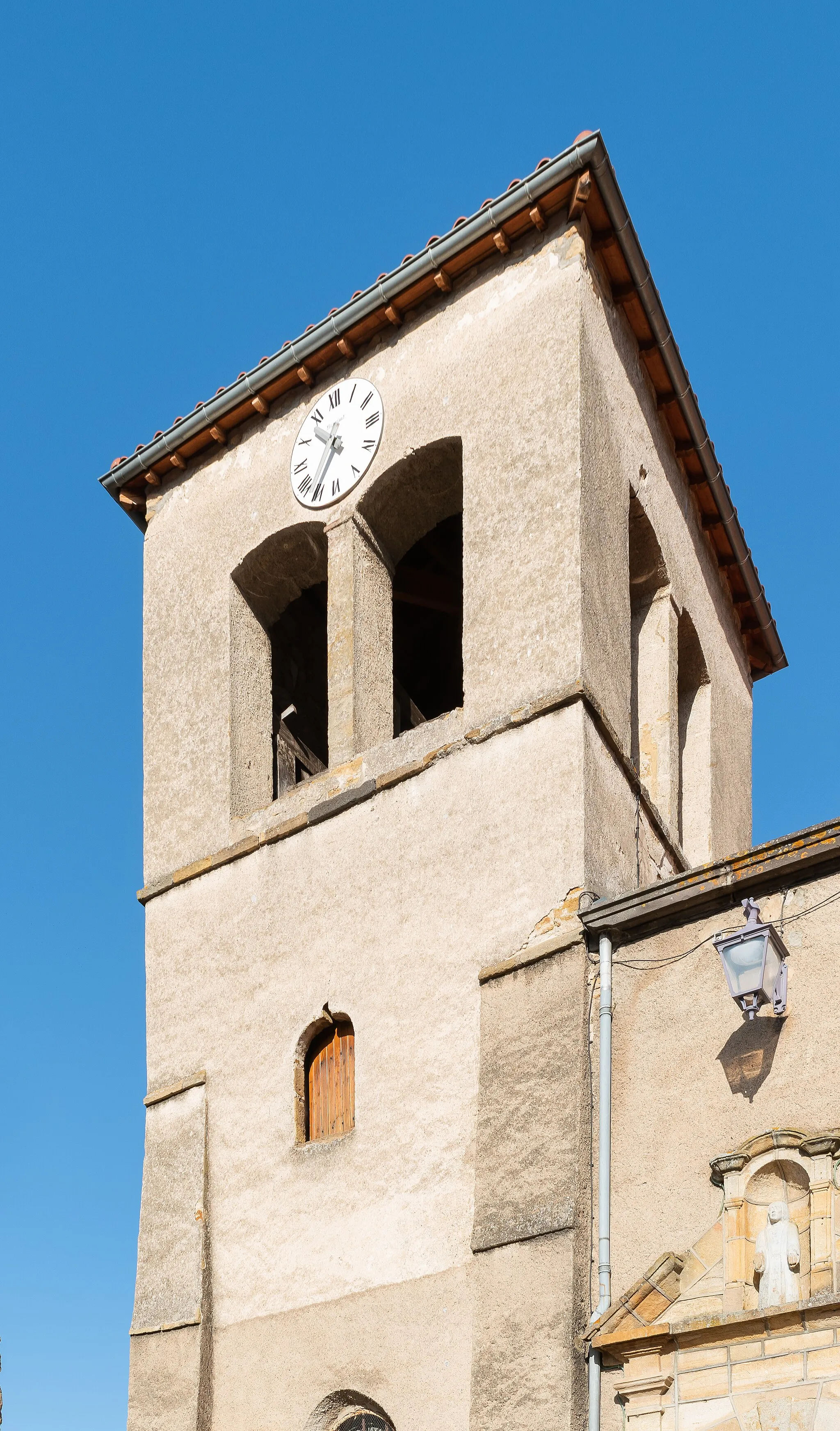 Photo showing: Bell tower of the Saint Maurice church in Saint-Maurice, Puy-de-Dôme, France