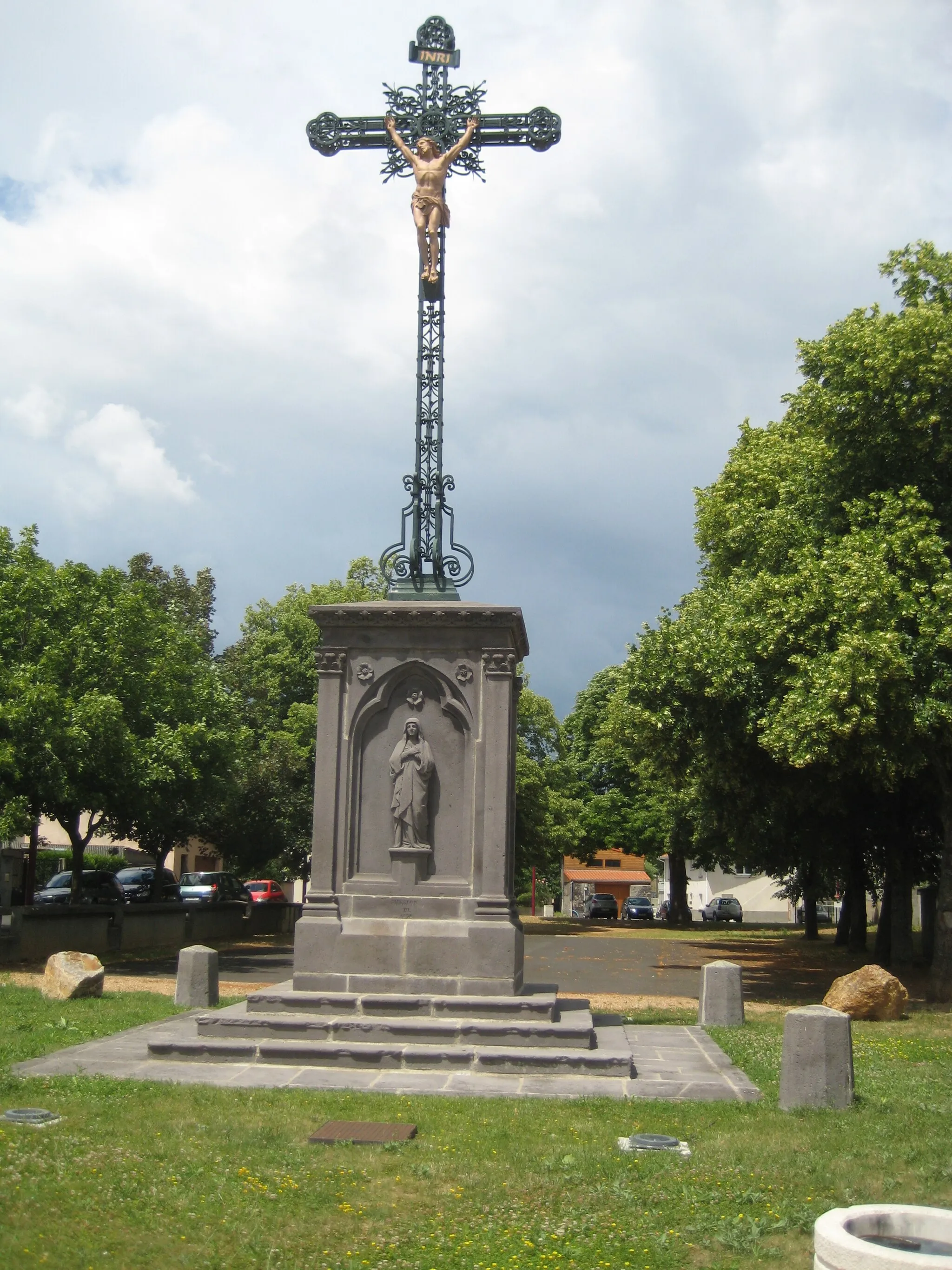 Photo showing: crucifix, Malintrat