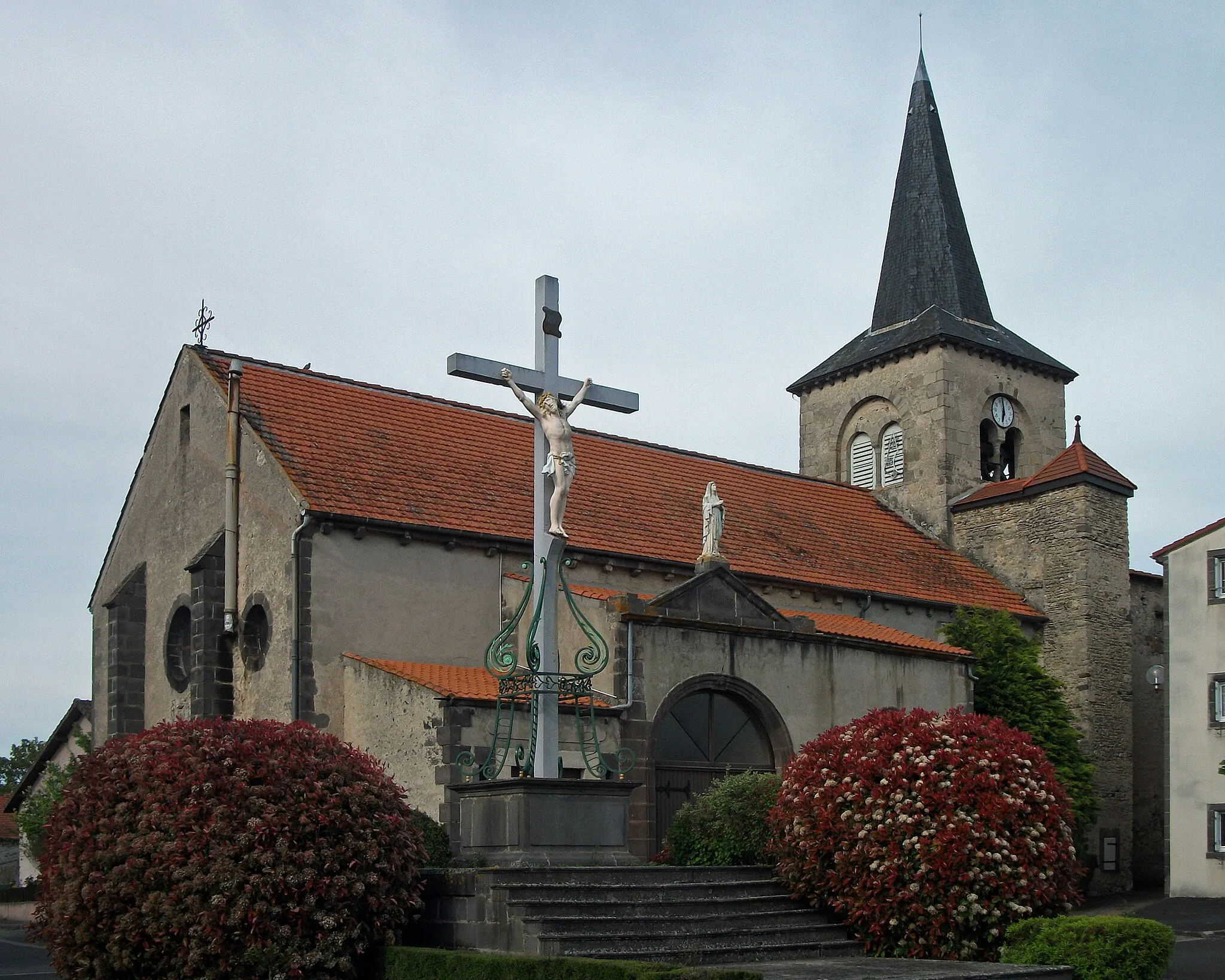 Photo showing: Church in former commune of Cellule, Puy-de-Dôme [10808 retouched]