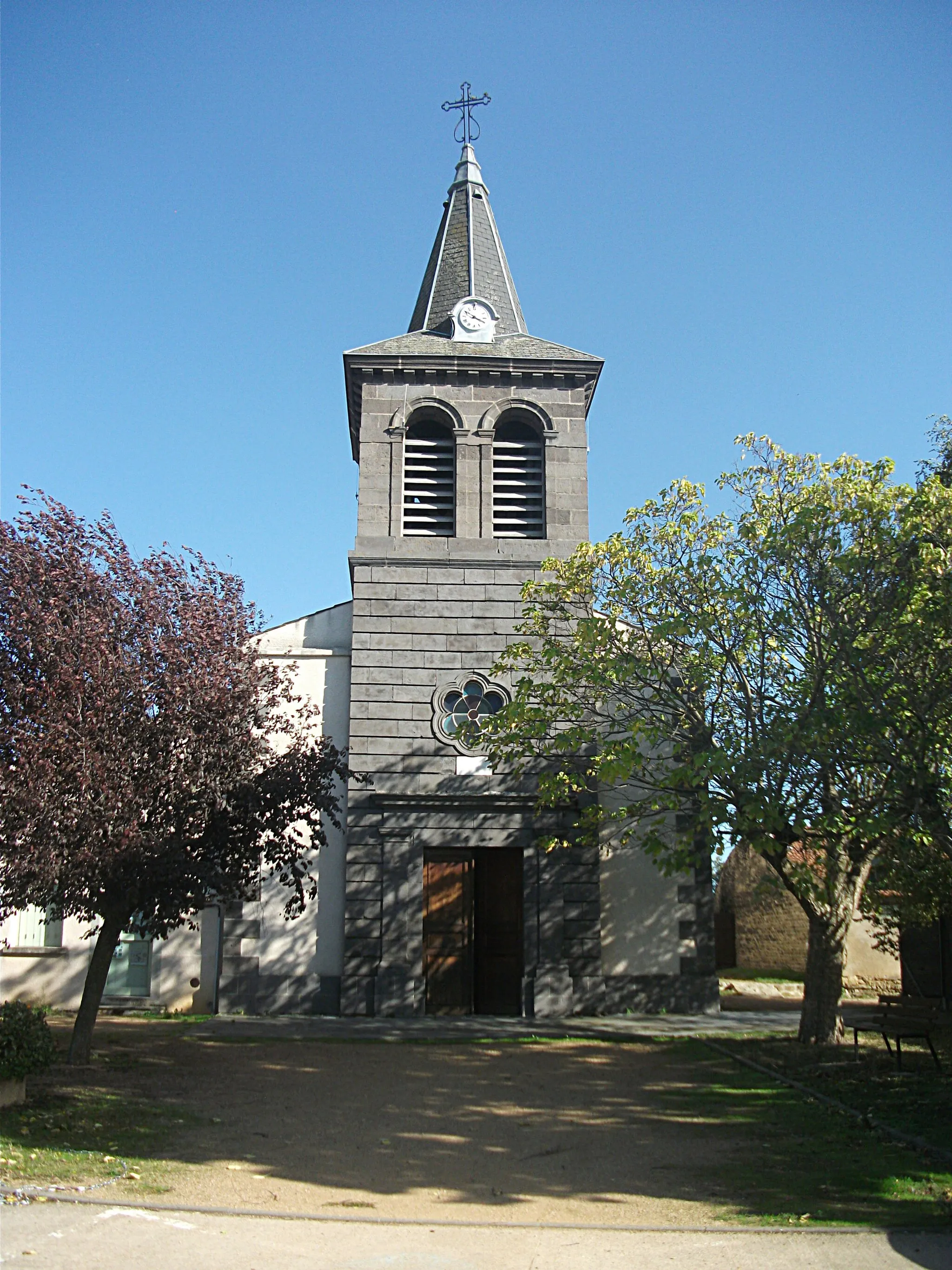 Photo showing: Church of Chavaroux, Puy-de-Dôme, Auvergne-Rhône-Alpes, France. [19300]