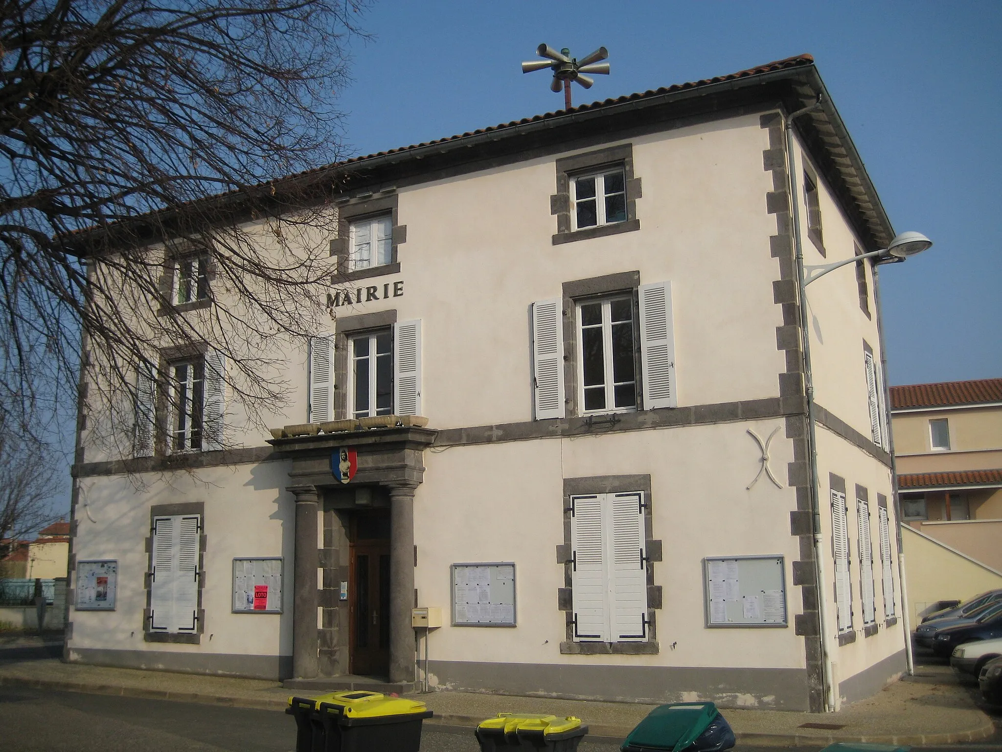 Photo showing: Town hall of Lussat