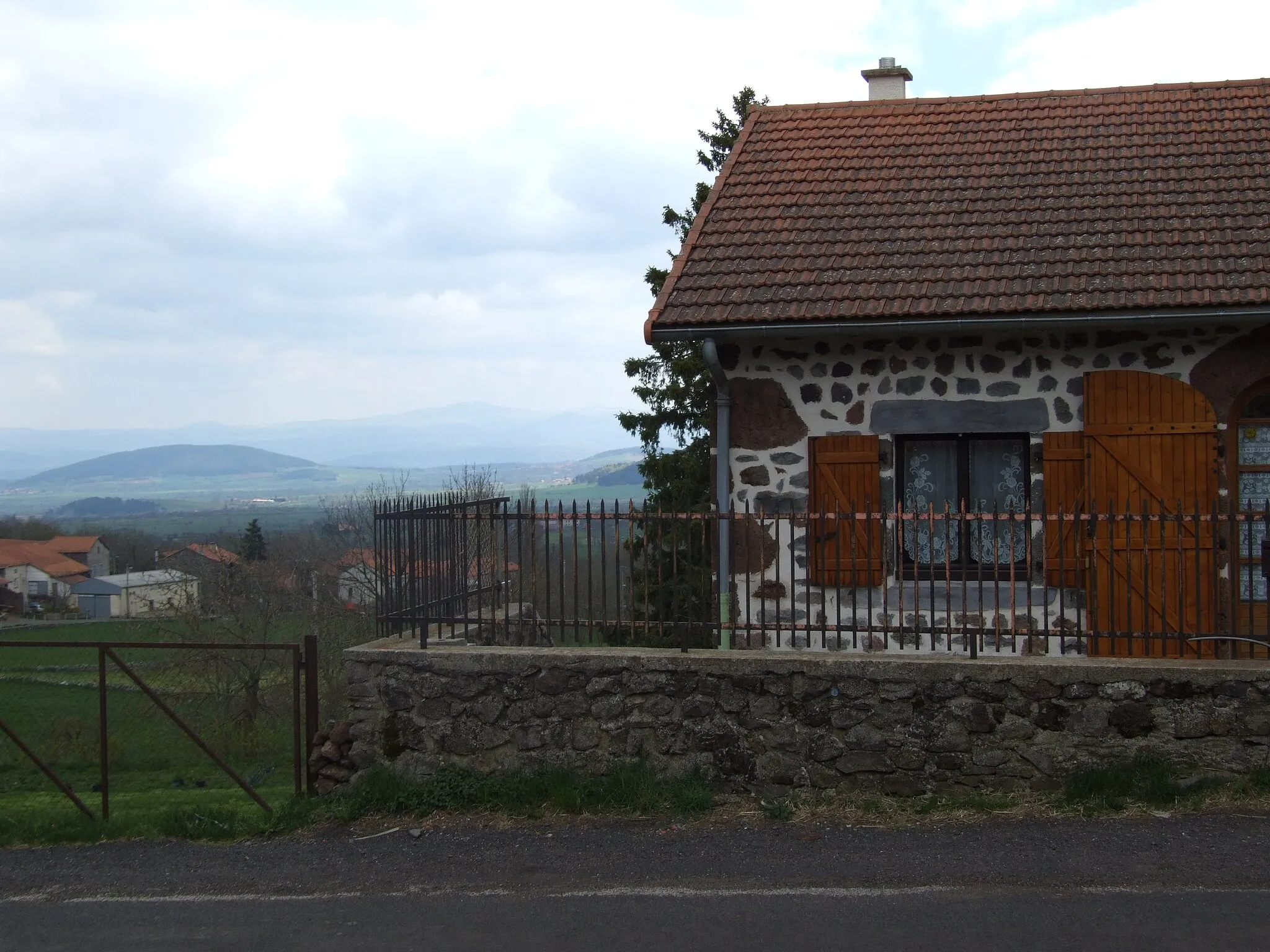 Photo showing: In the village Montbonnet