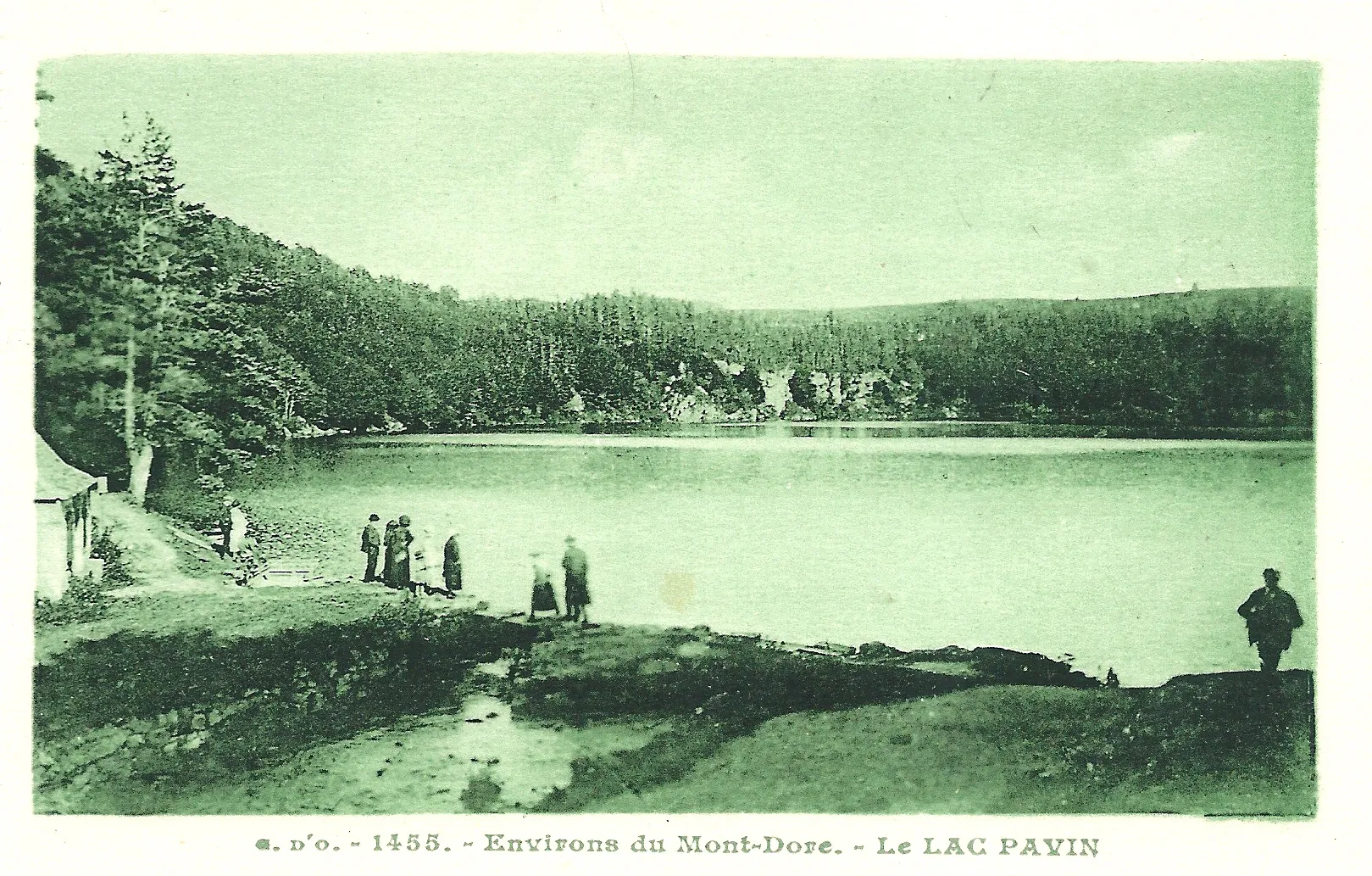 Photo showing: Carte postale du Lac Pavin de la fin des année 1920.