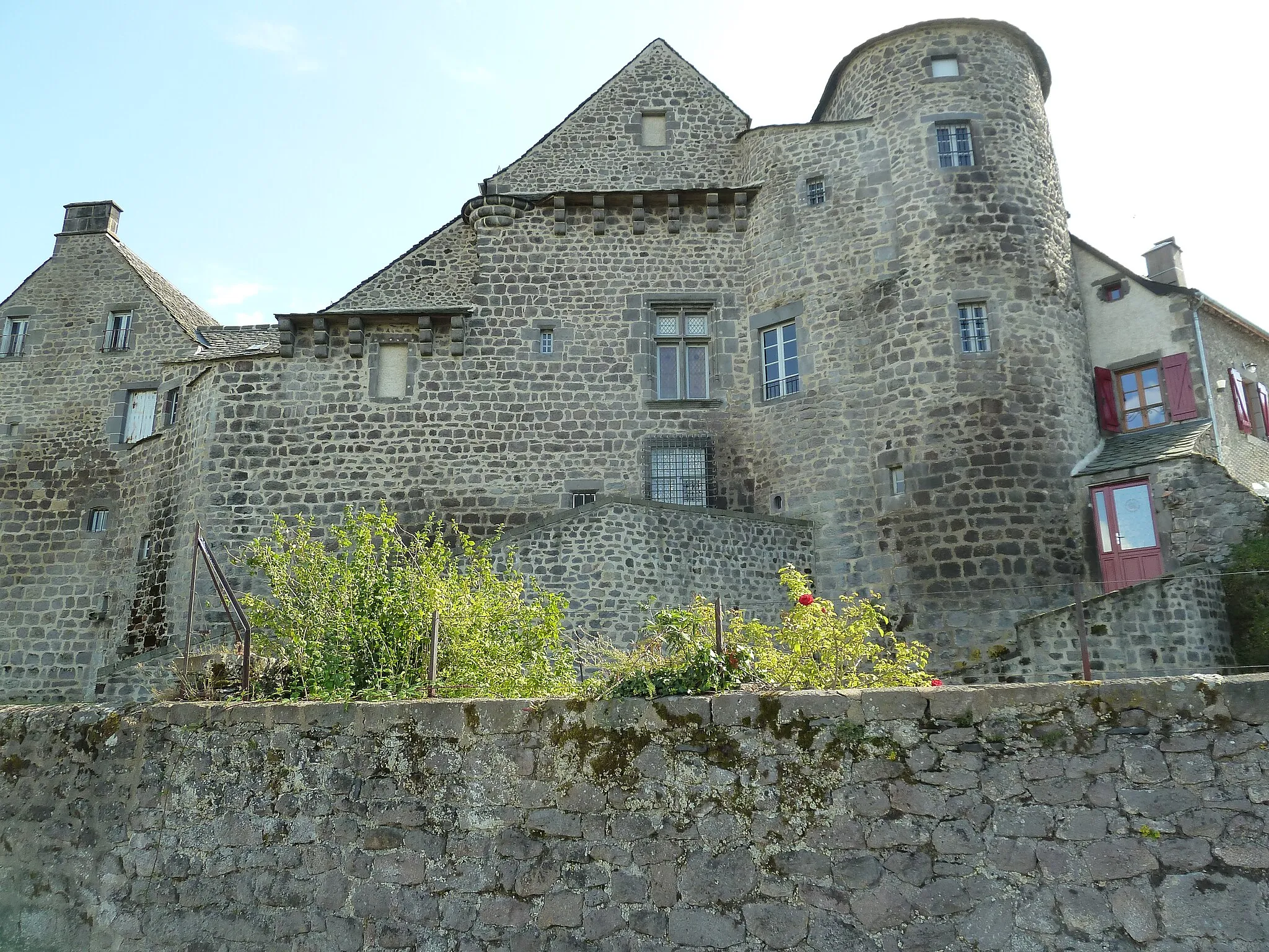 Photo showing: This building is inscrit au titre des monuments historiques de la France. It is indexed in the base Mérimée, a database of architectural heritage maintained by the French Ministry of Culture, under the reference PA00091893 .